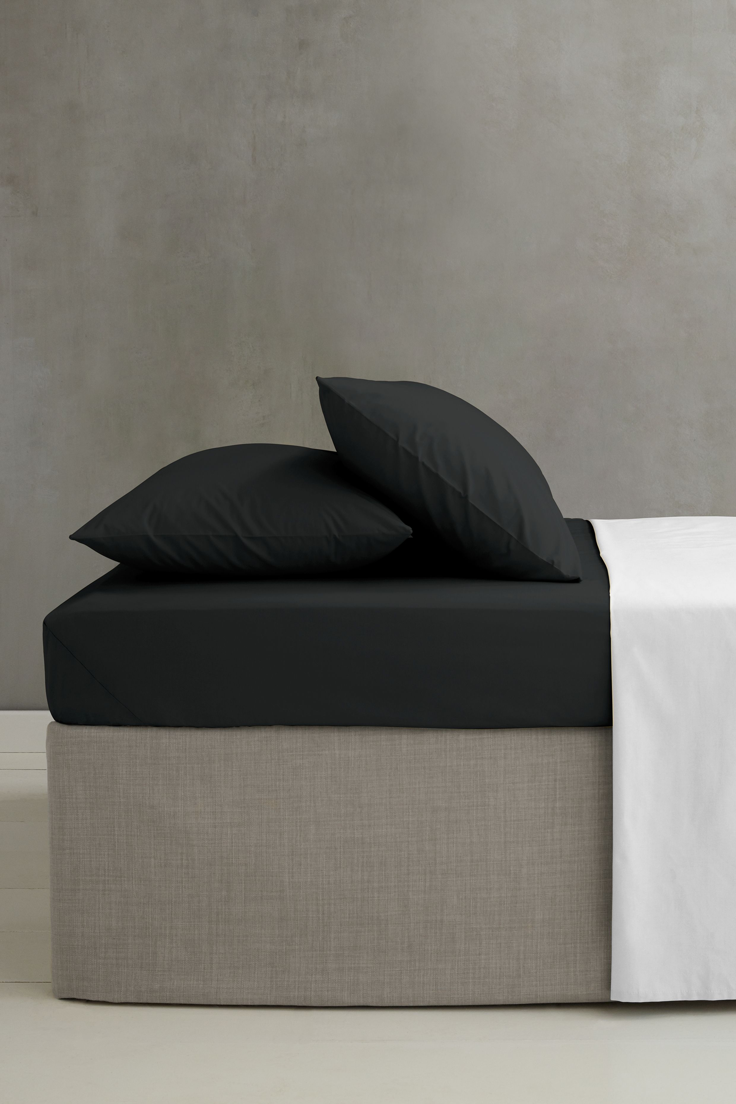 Catherine Lansfield 'Easy Iron Percale' Combed Polycotton 35cm Depth Sheet in Black | Size: Super King Fitted