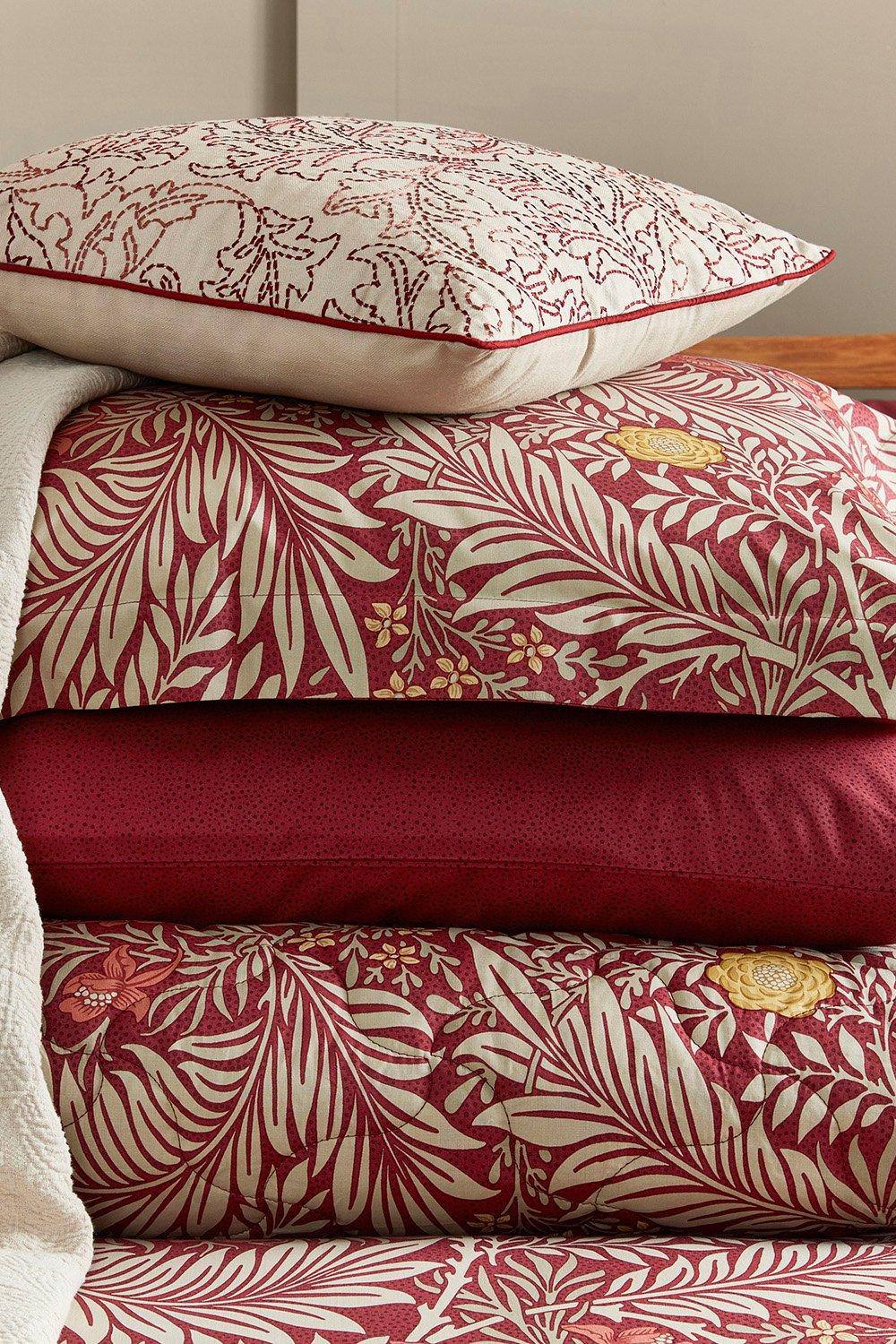 Morris & Co 'Larkspur' Cotton Percale Duvet Cover Set in Red 3