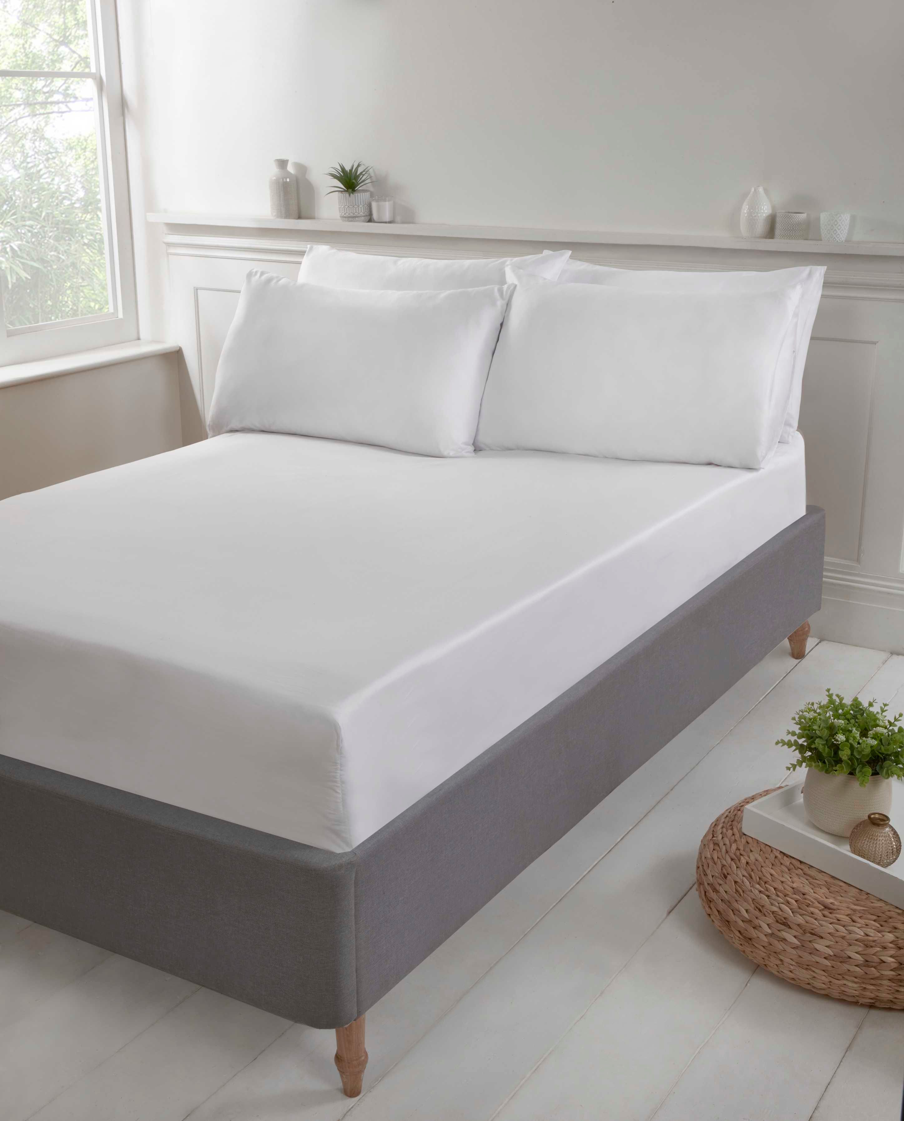 Rapport Home PH Polycotton Fitted Sheet (40 cm deep) in White