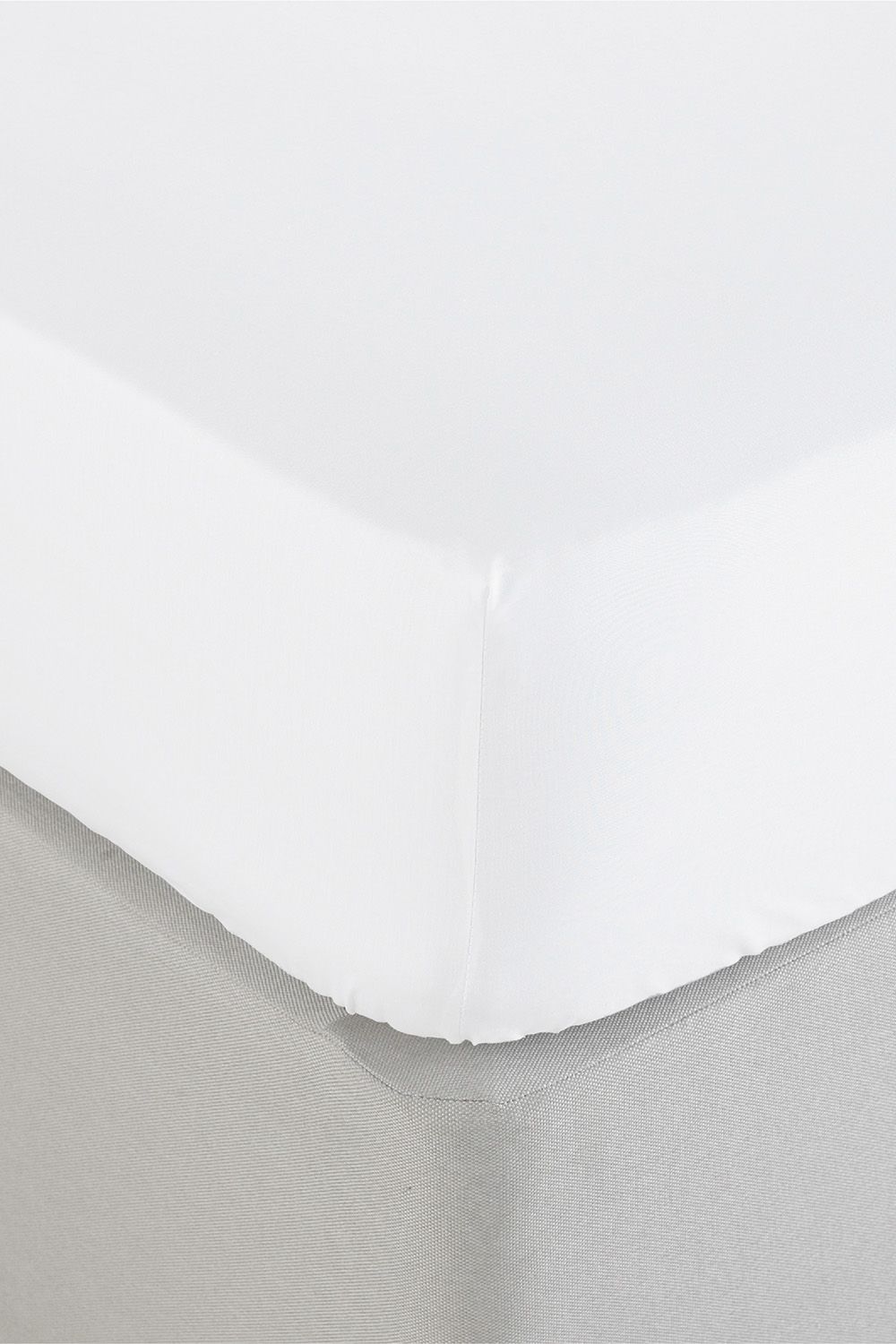 Paoletti Bamboo 200 Thread Count Cotton Blend Fitted Bed Sheet in White