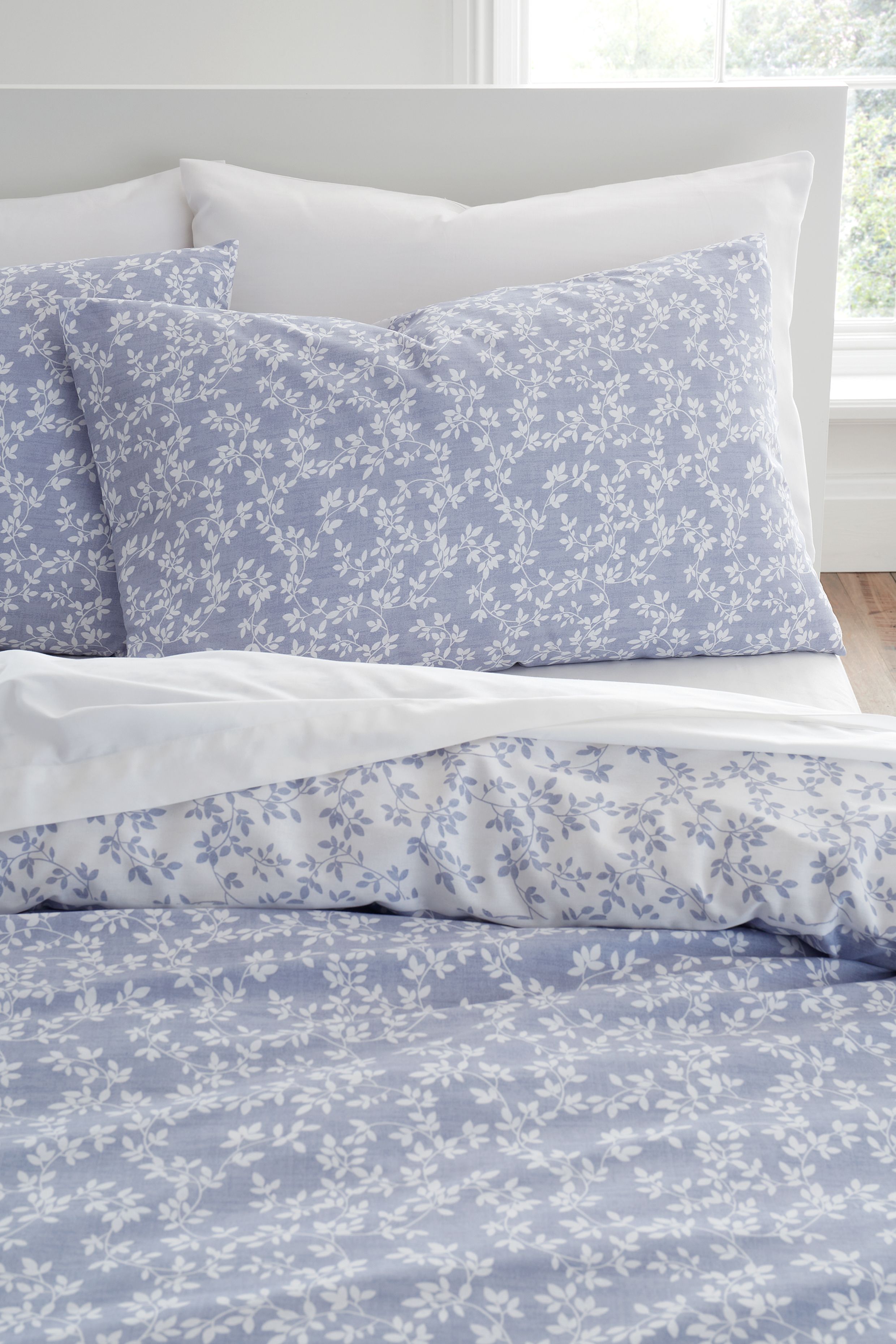 Bianca 'Shadow Leaves' 200TC Cotton Duvet Cover Set in Blue 3