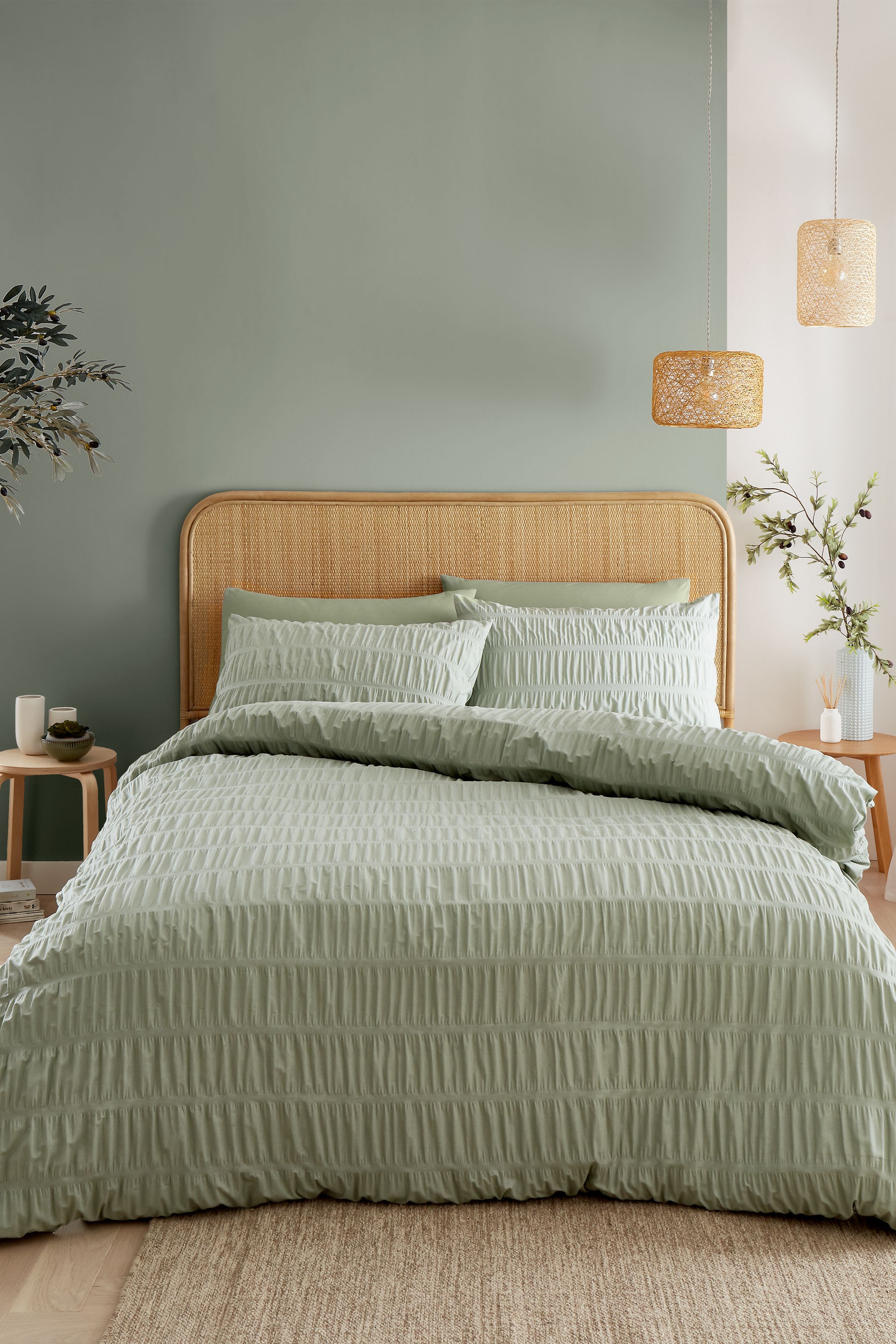 Catherine Lansfield 'Seersucker' Duvet Set in Green