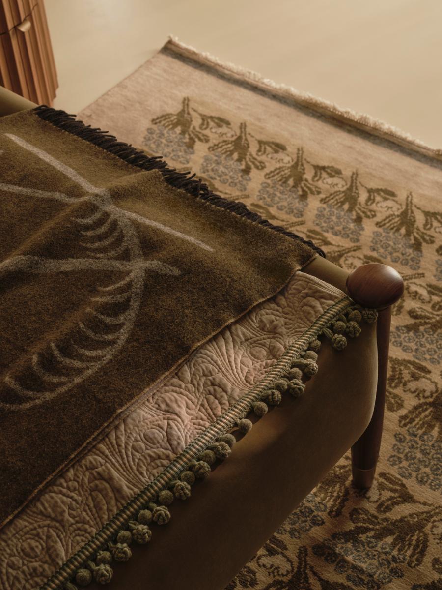 Elizabeth Throw