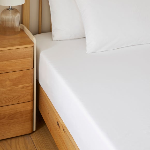 Soft and Easycare 28cm Fitted Sheet