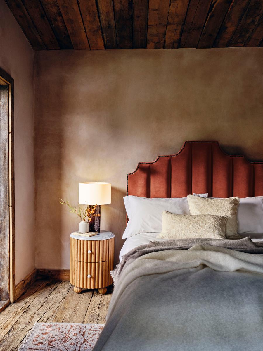 Gerrard Bed, King, Velvet Rust