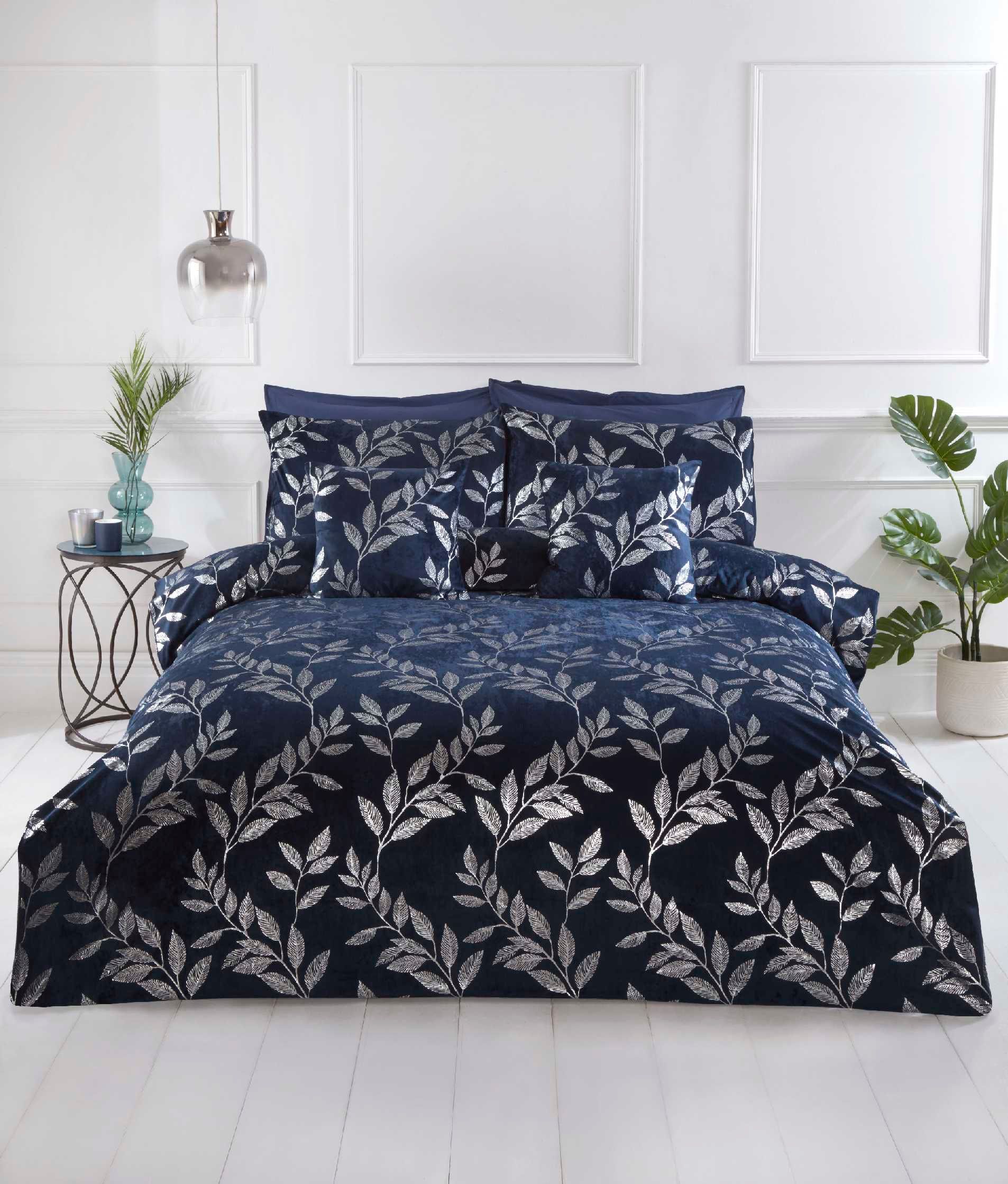 Rapport Home Como Floral Navy Polyester Filled Cushion (43x43 cm)