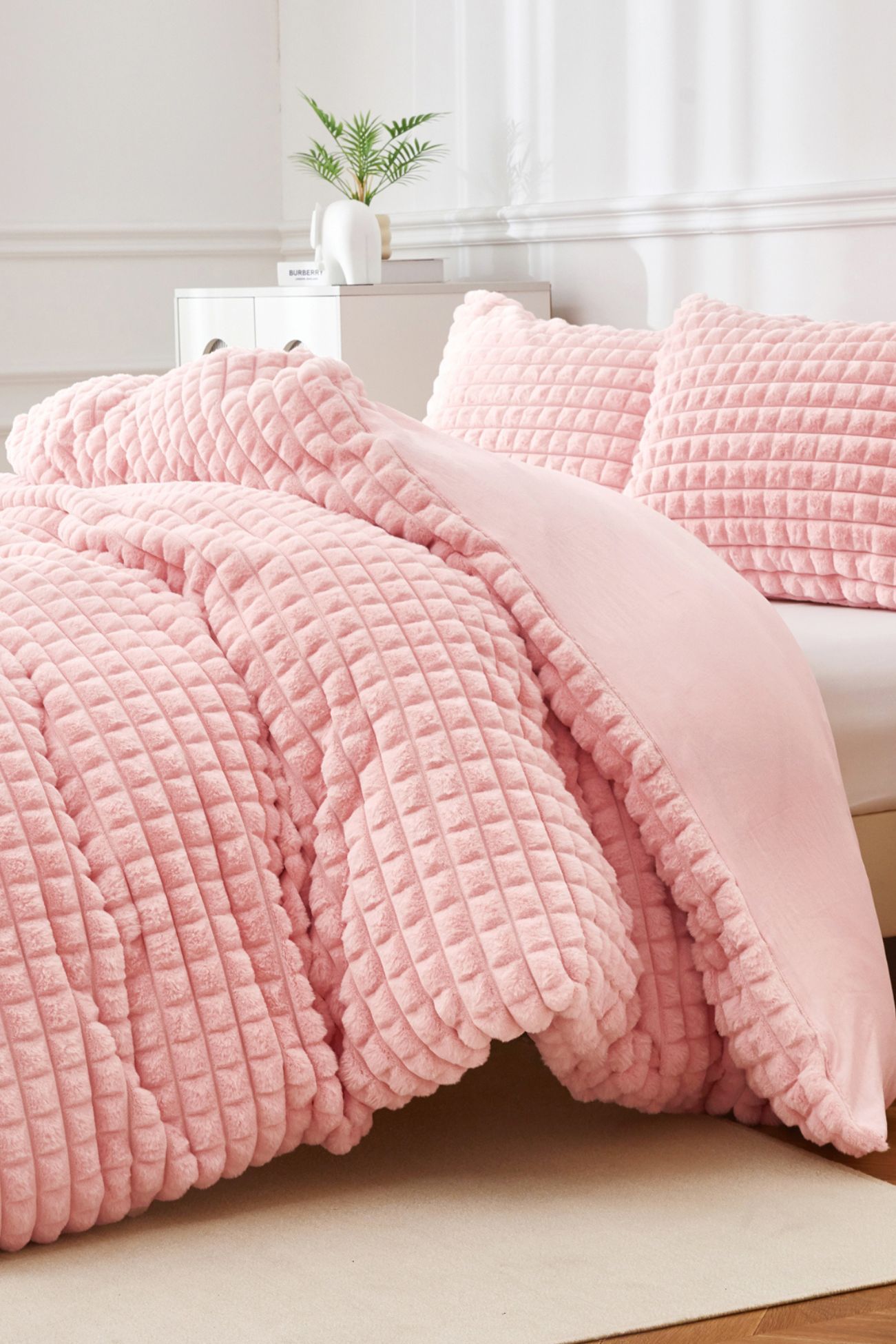Ezysleep Super Soft Luxury Faux Fur Box Duvet in Pink