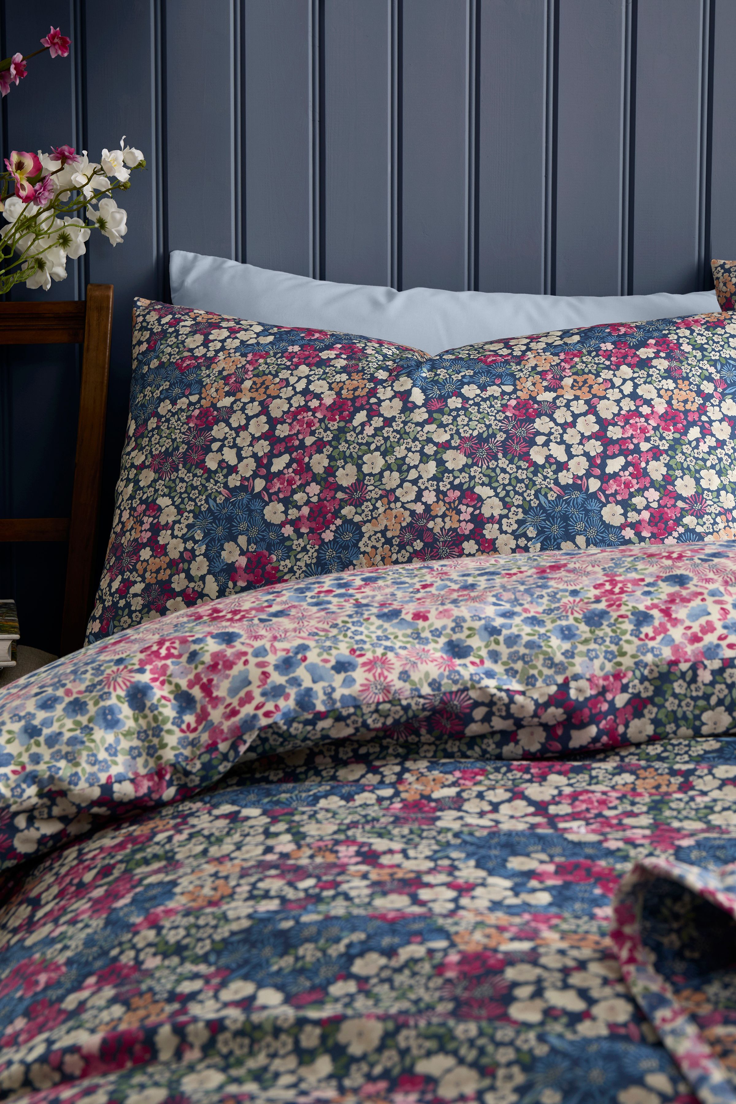 Dreams & Drapes 'Bessie' Ditsy Floral Reversible Duvet Cover Set in Navy 2