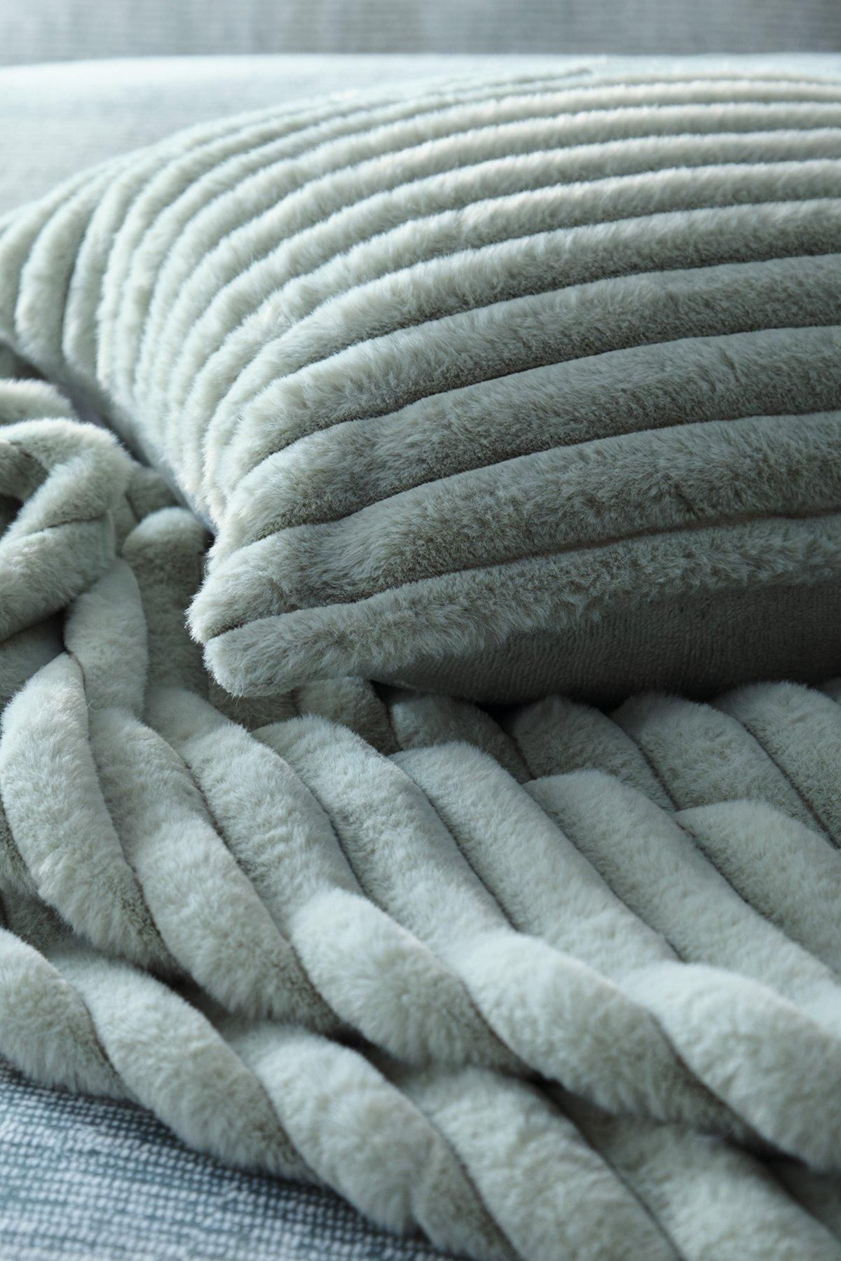 Appletree 'Morritz' Faux Fur Filled Cushion in Green 3