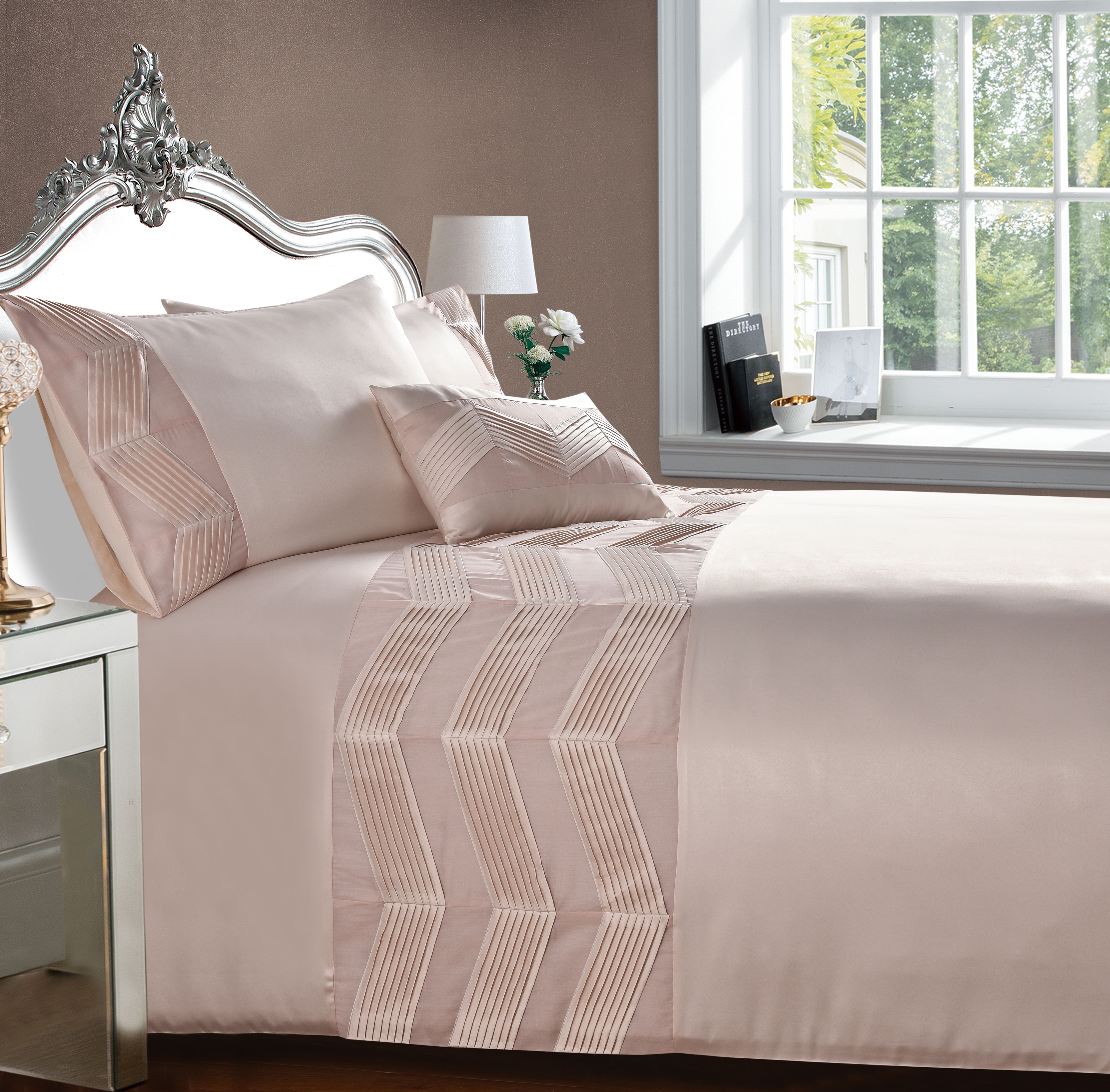 Rapport Home Valencia Duvet Cover Set With Pillowcase in Dusty Pink
