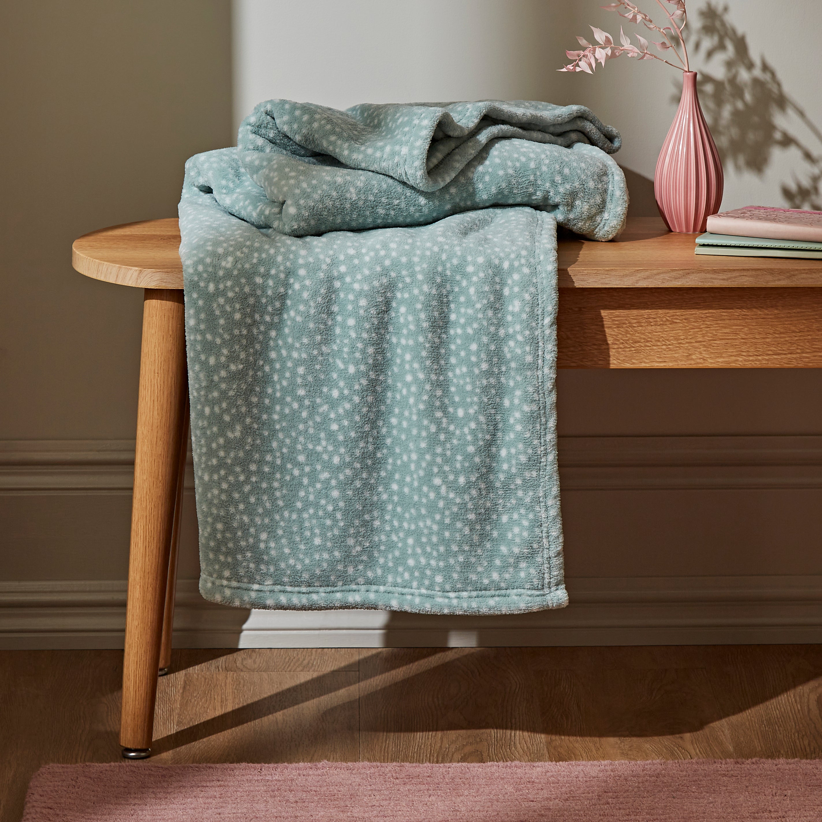Dotty Seafoam Fleece Throw Blue