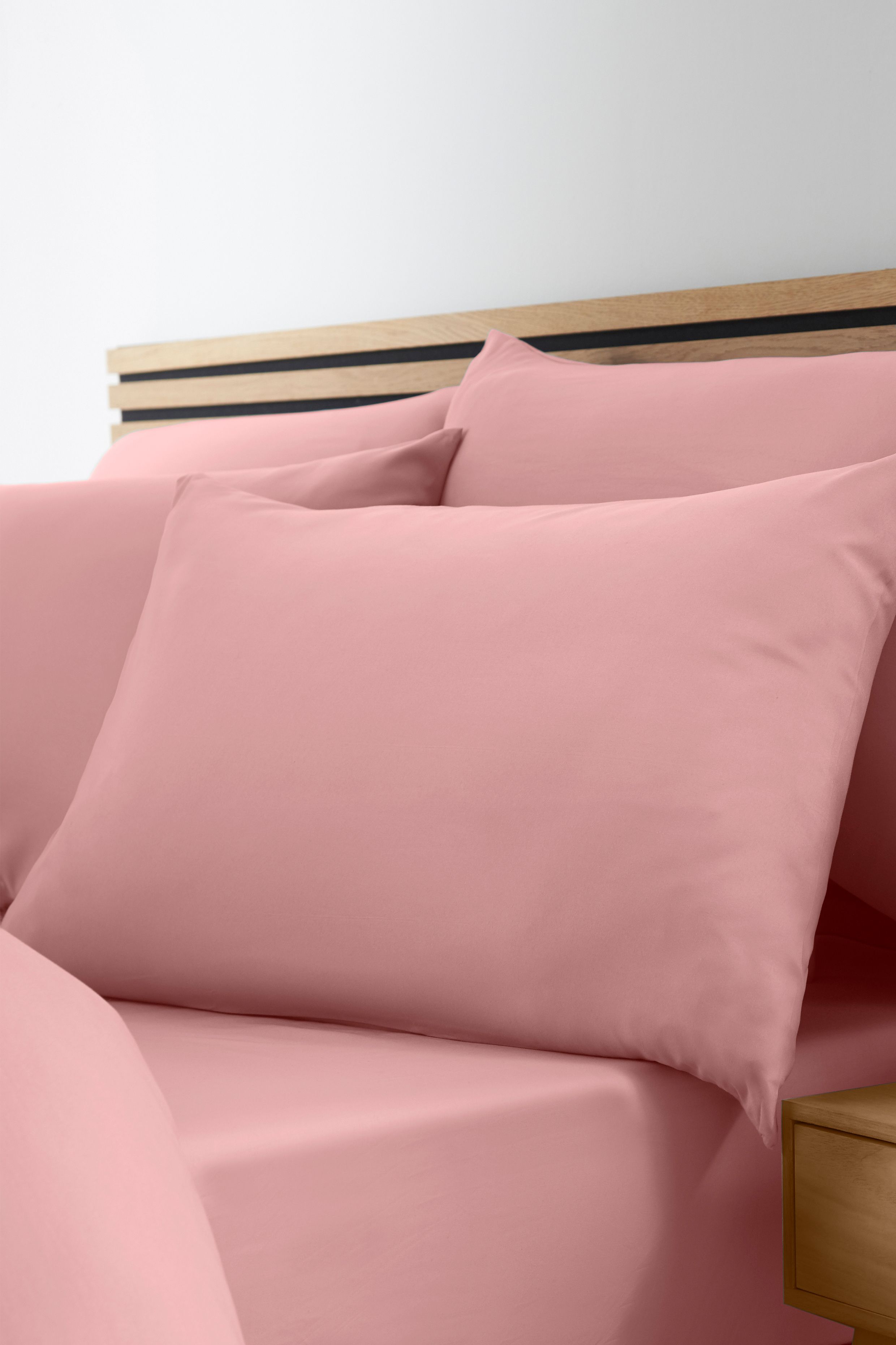 Catherine Lansfield So Soft Non Iron Fitted Sheet in Coral