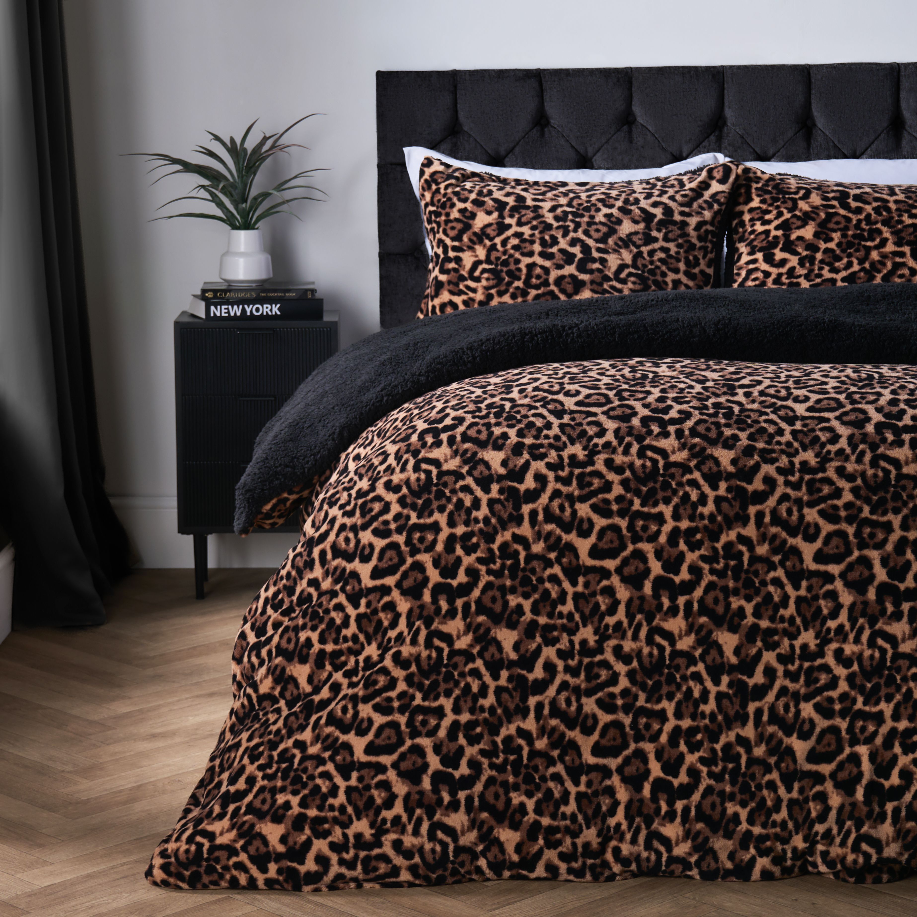 OHS Leopard Sherpa Fleece Reversible Duvet Cover Set with Pillowcase in Natural