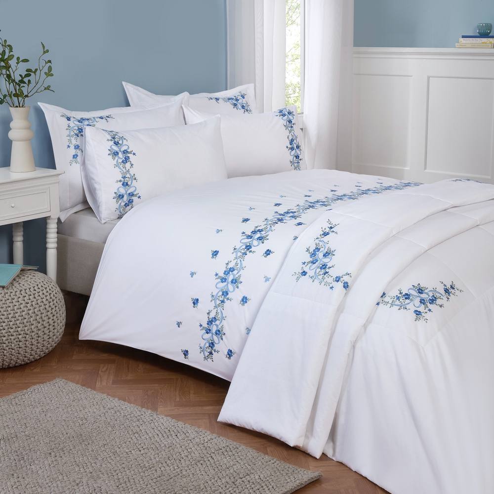 Rapport Home Floral Ribbon Bedspread (254x254 cm) in White