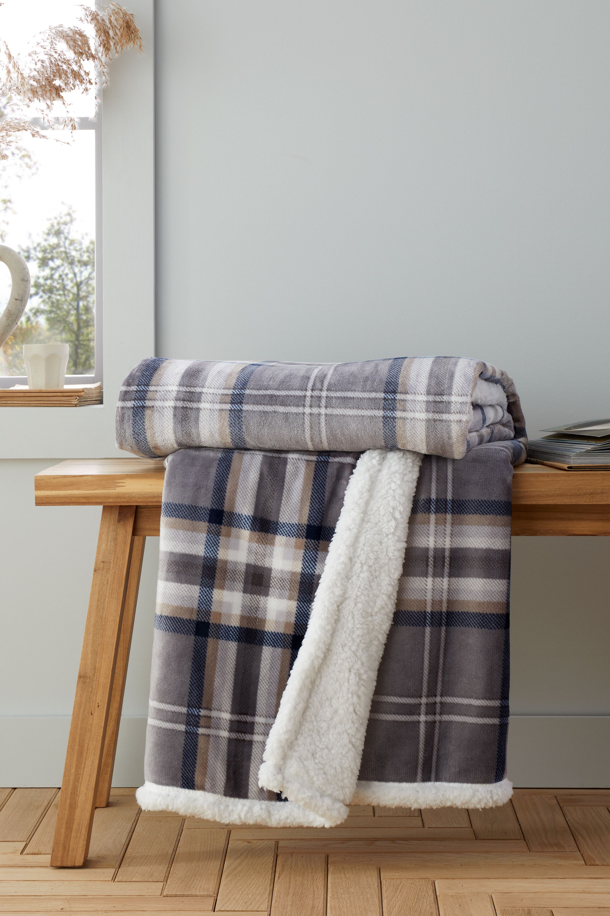 Catherine Lansfield 'Cosy Kelso Check' Blanket Throw in Charcoal