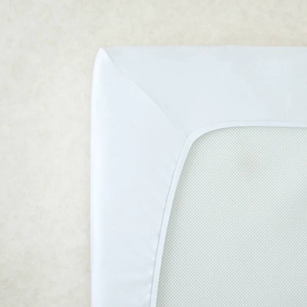 The Tiny Bed Company Premium Cotton Fitted Sheet to fit SnüzPod 3 & 5 - 80 x 44cm in White