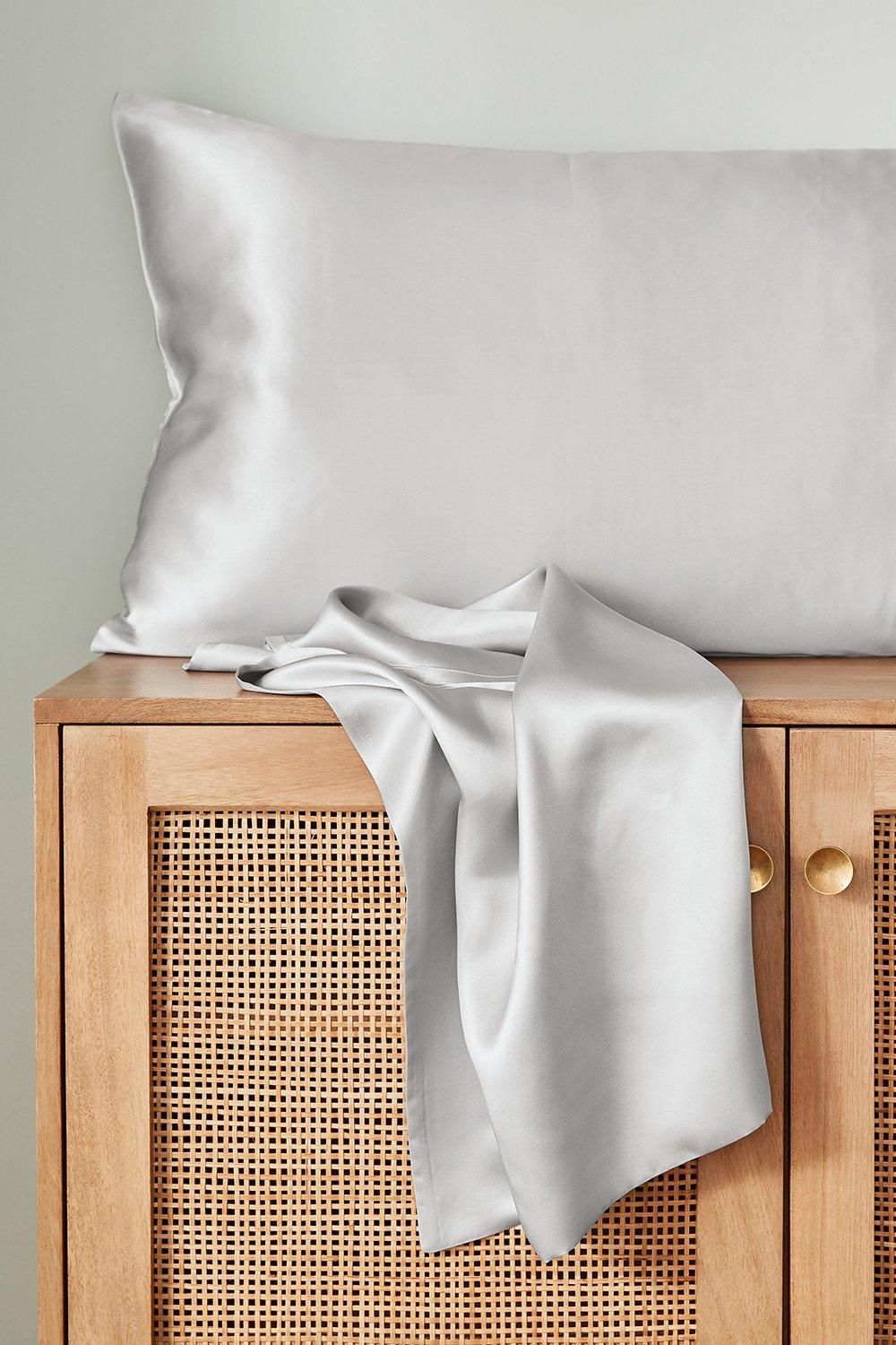 Murmur ' ' Silk Pillowcase in Grey