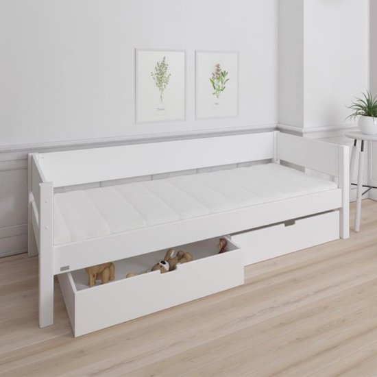 Morden Kids Wooden Day Bed In White With Snow White Drawers