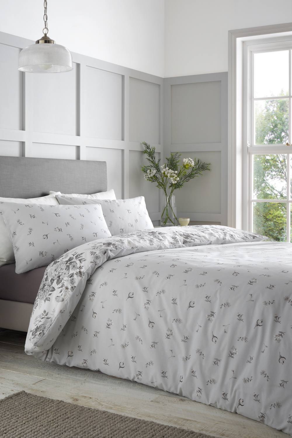Catherine Lansfield 'Elinda Floral' Reversible Duvet Cover Set in White 2