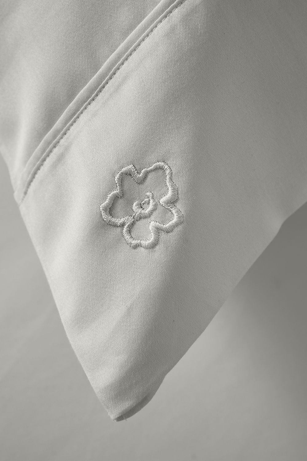 Ted Baker 'TB Plain Dye' Standard Pillowcase in Silver 2