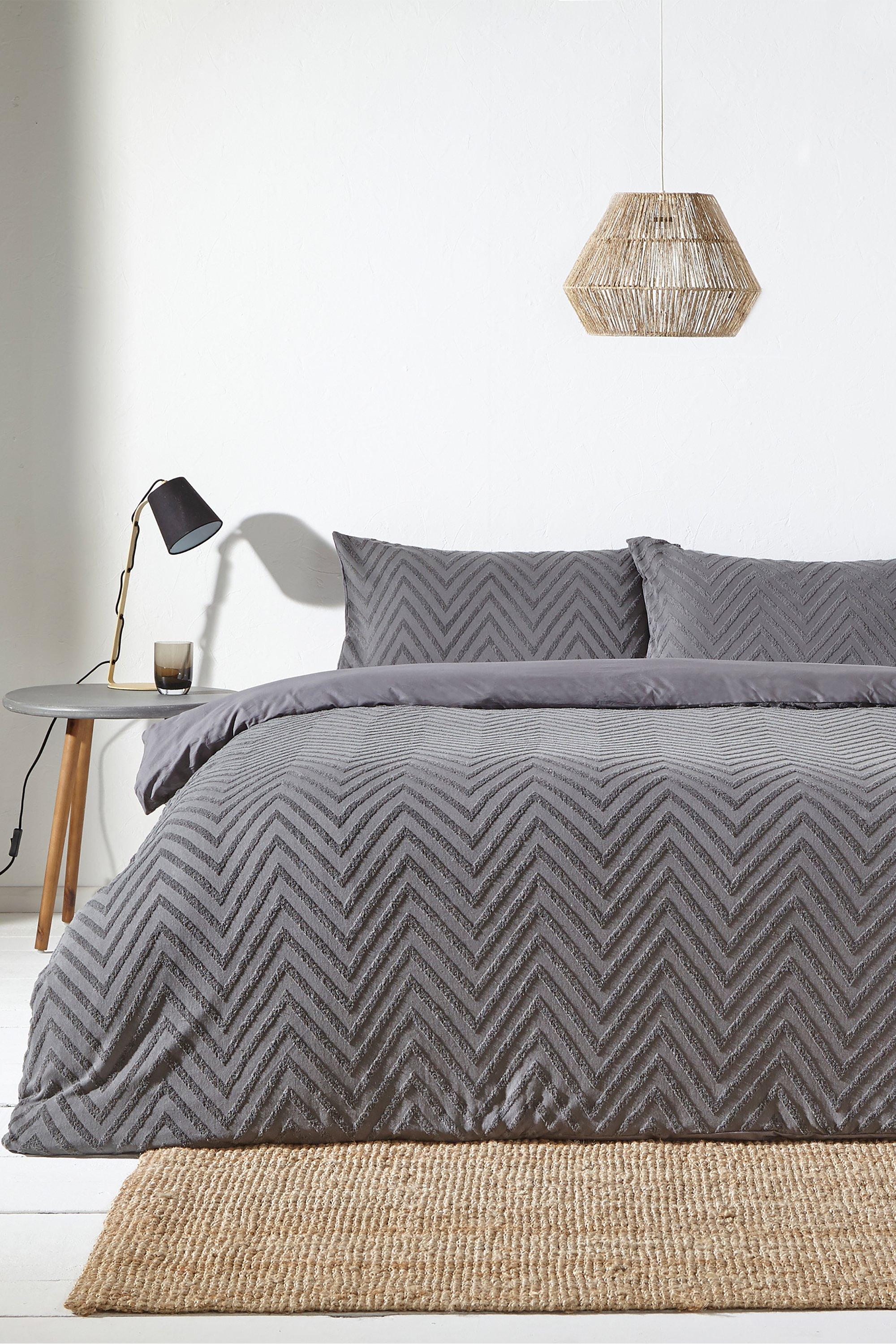 Zig Zac Tuft Duvet Set
