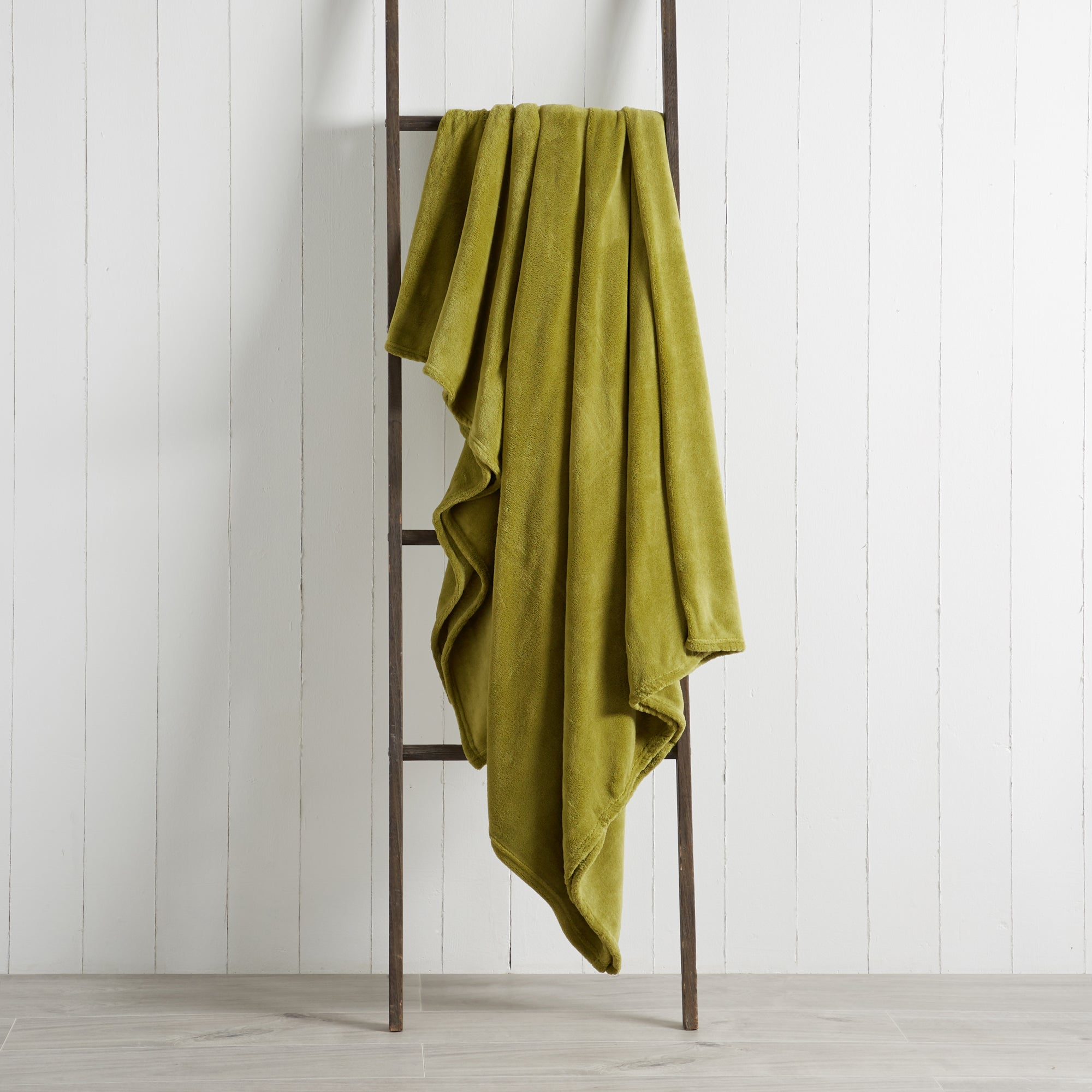 Seriously Soft 220cm x 220cm Throw Olive (Green)
