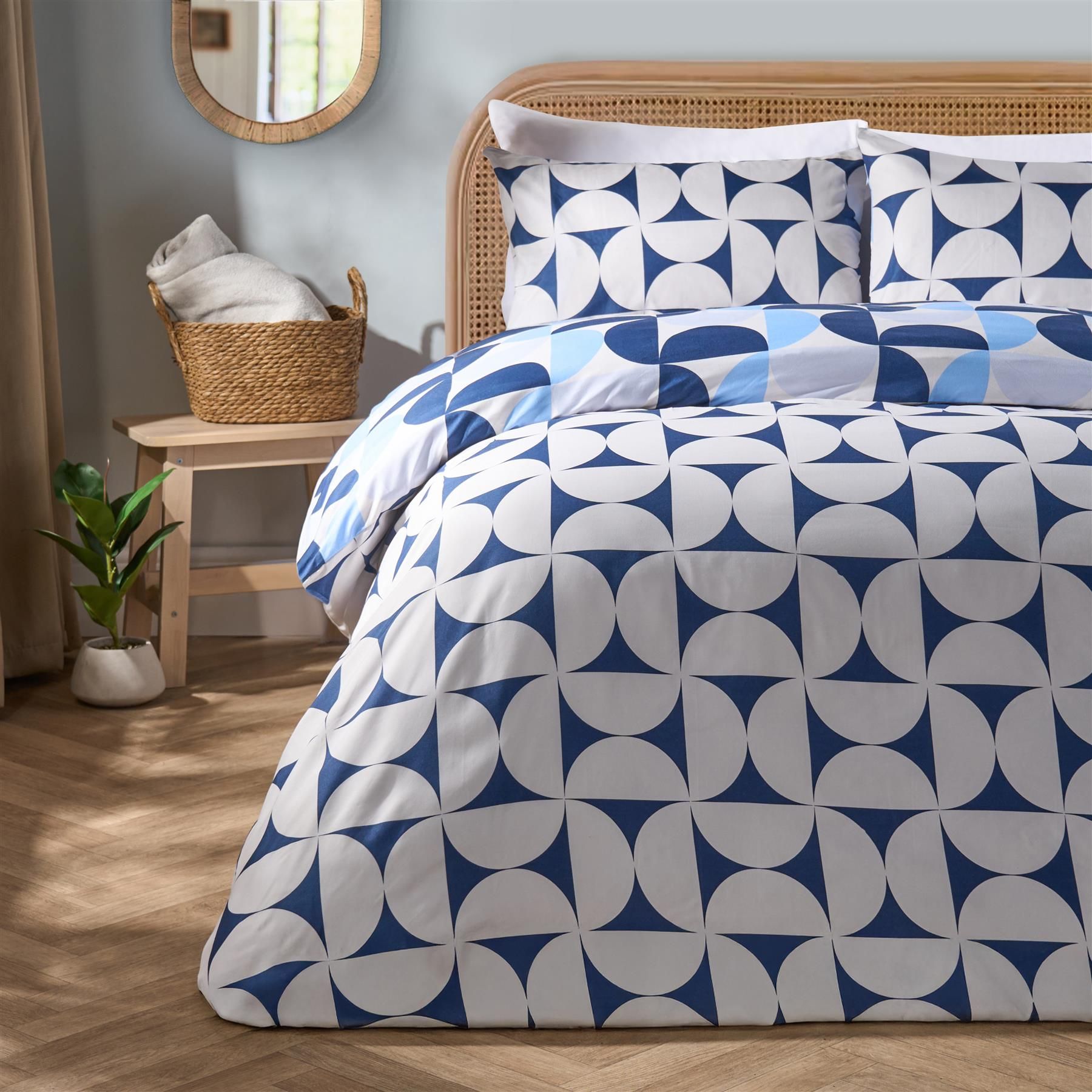 OHS Moroccan Abstract Microfibre Duvet Cover with Pillowcase Bedding Set in Navy
