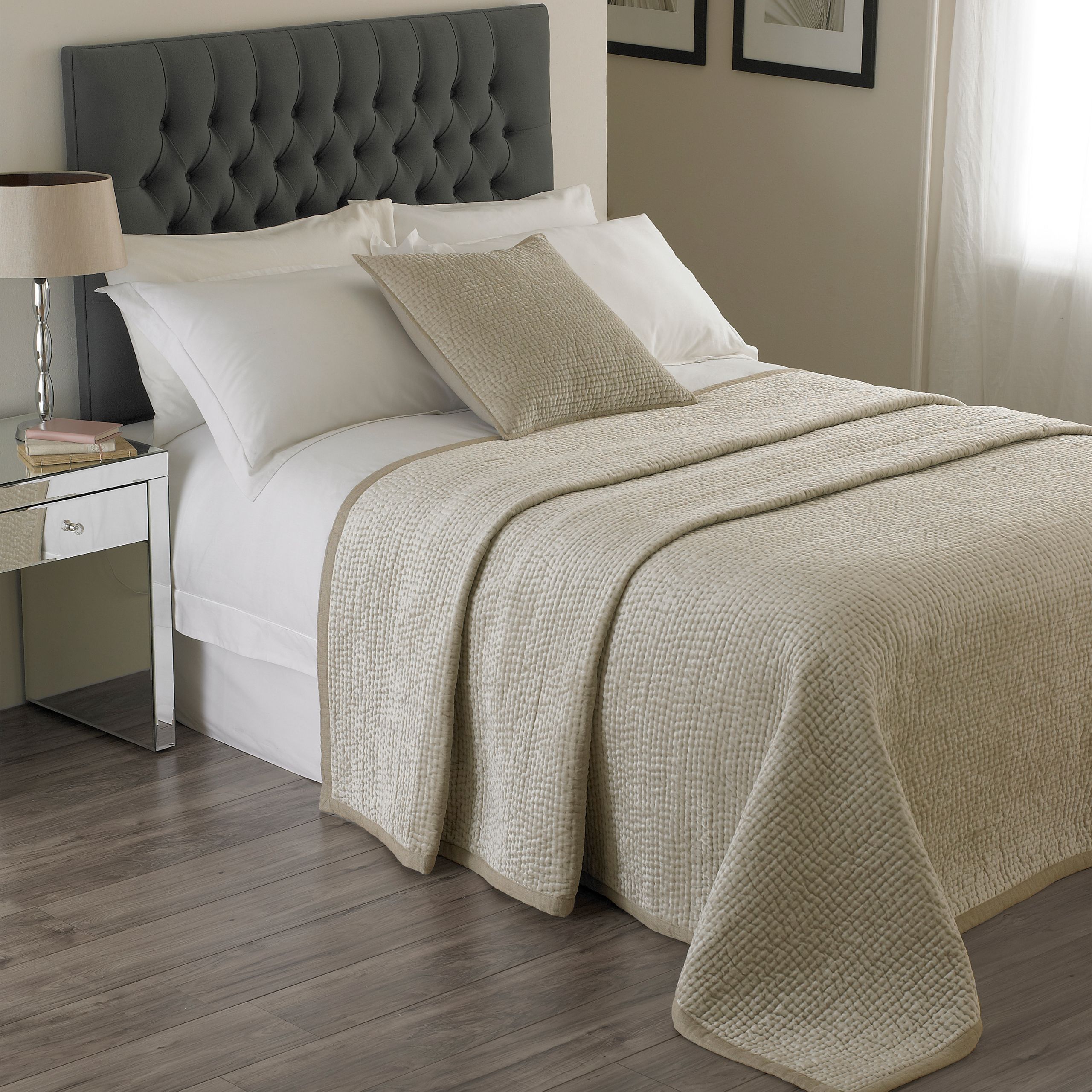 Paoletti Brooklands Quilted Bedspread in Gold