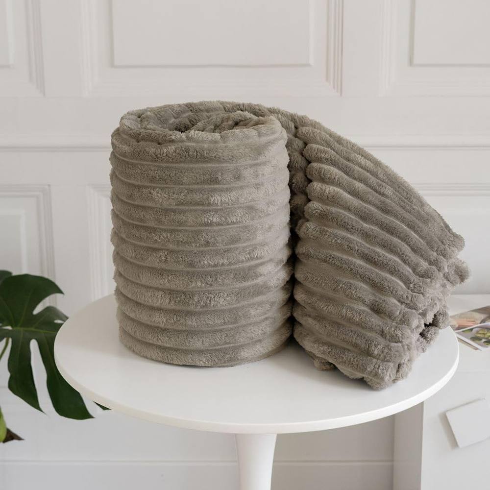 Homes-Linen Chunky Ribbed Cord Faux Fur Velvet Touch Throw Blanket 150x200cm in Beige