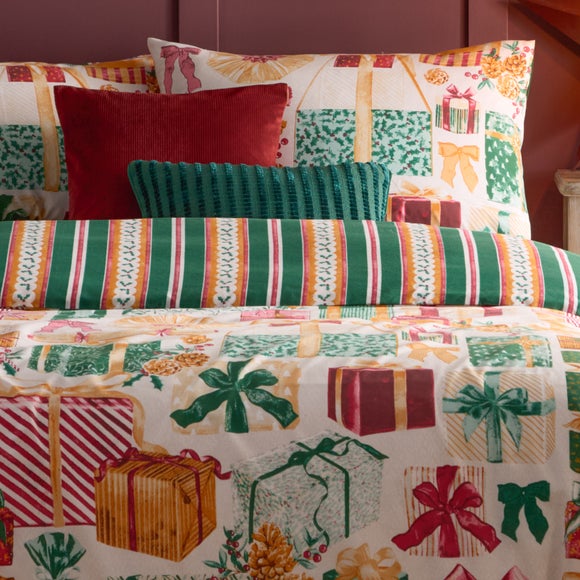 furn. All Wrapped Up Duvet Cover and Pillowcase Set 2