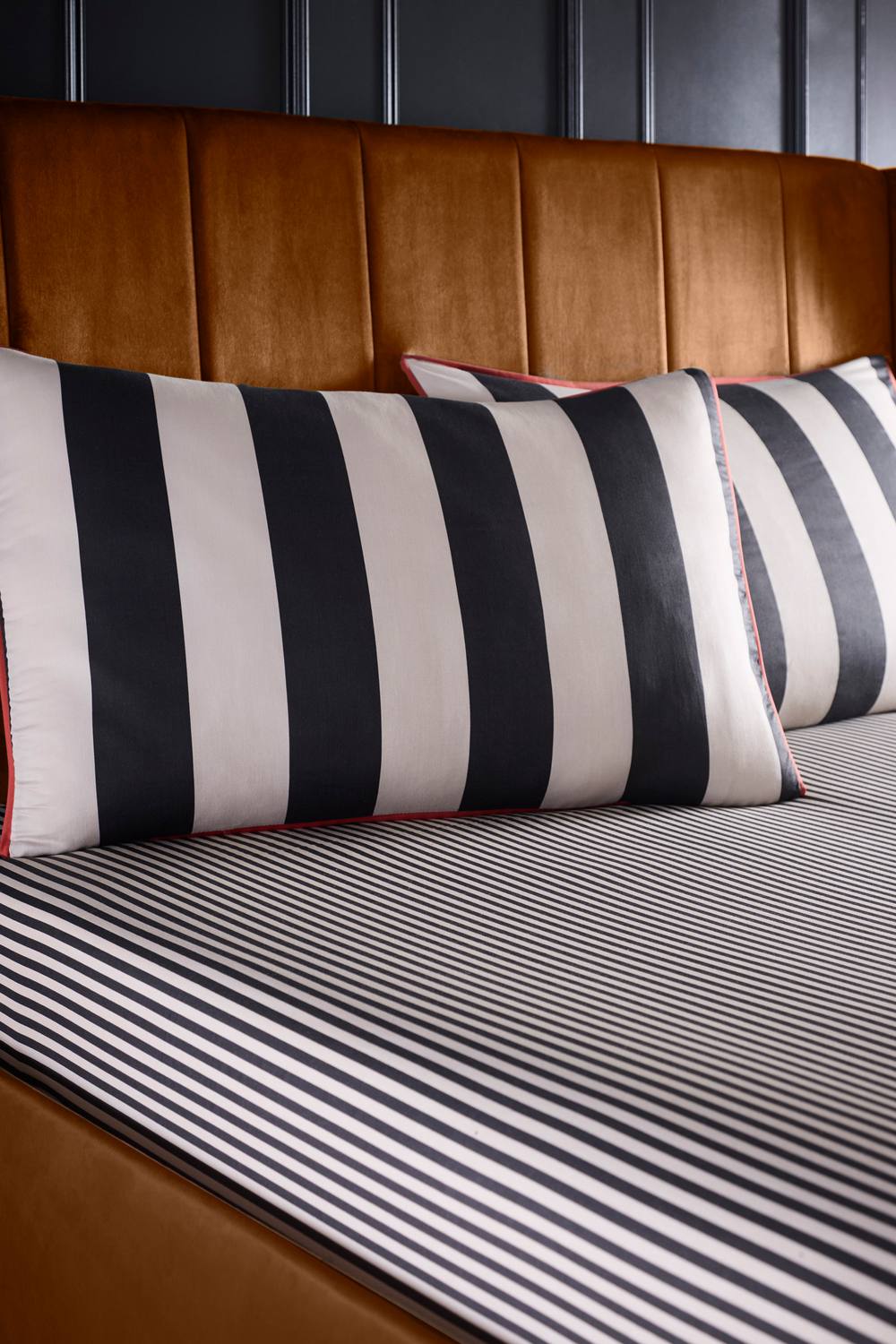 Laurence Llewelyn-Bowen 'Festivo Circus Stripe' 100% Cotton Fitted Bed Sheet in Black