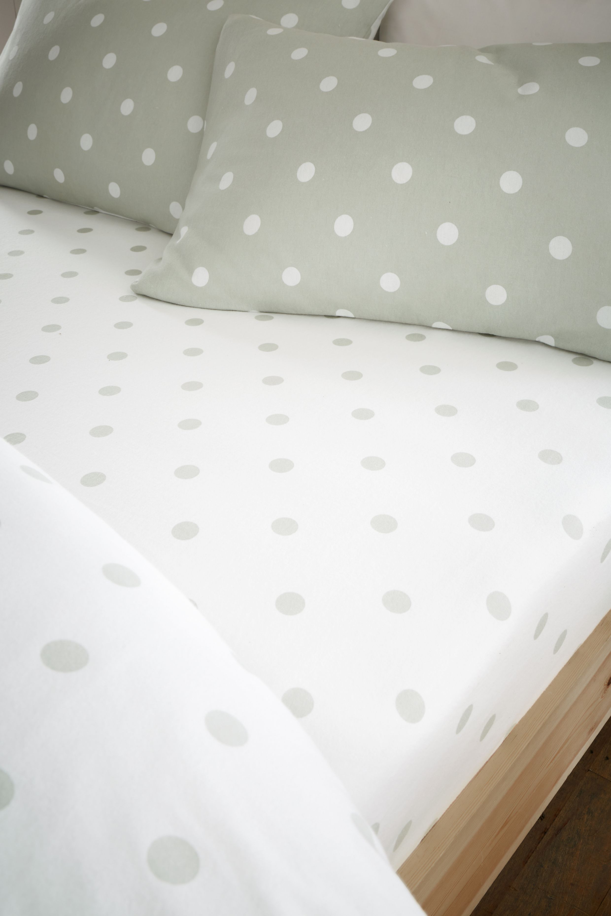 Catherine Lansfield 'Brushed Polka Dot' Cotton Fitted Sheet in Green