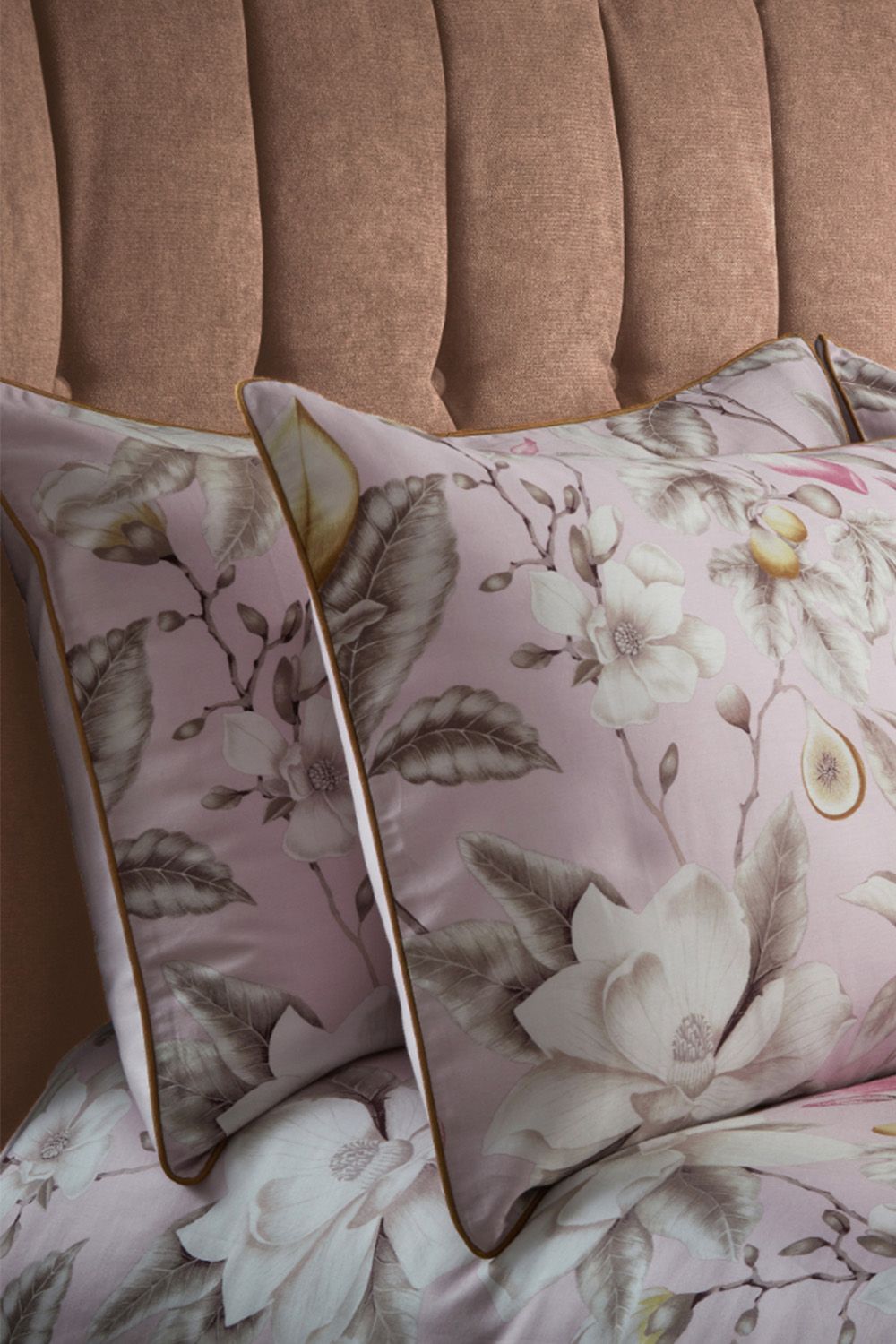 Edinburgh Weavers Lavish 200TC Floral Premium Cotton Sateen Piped Pair of Pillowcases in Light Pink