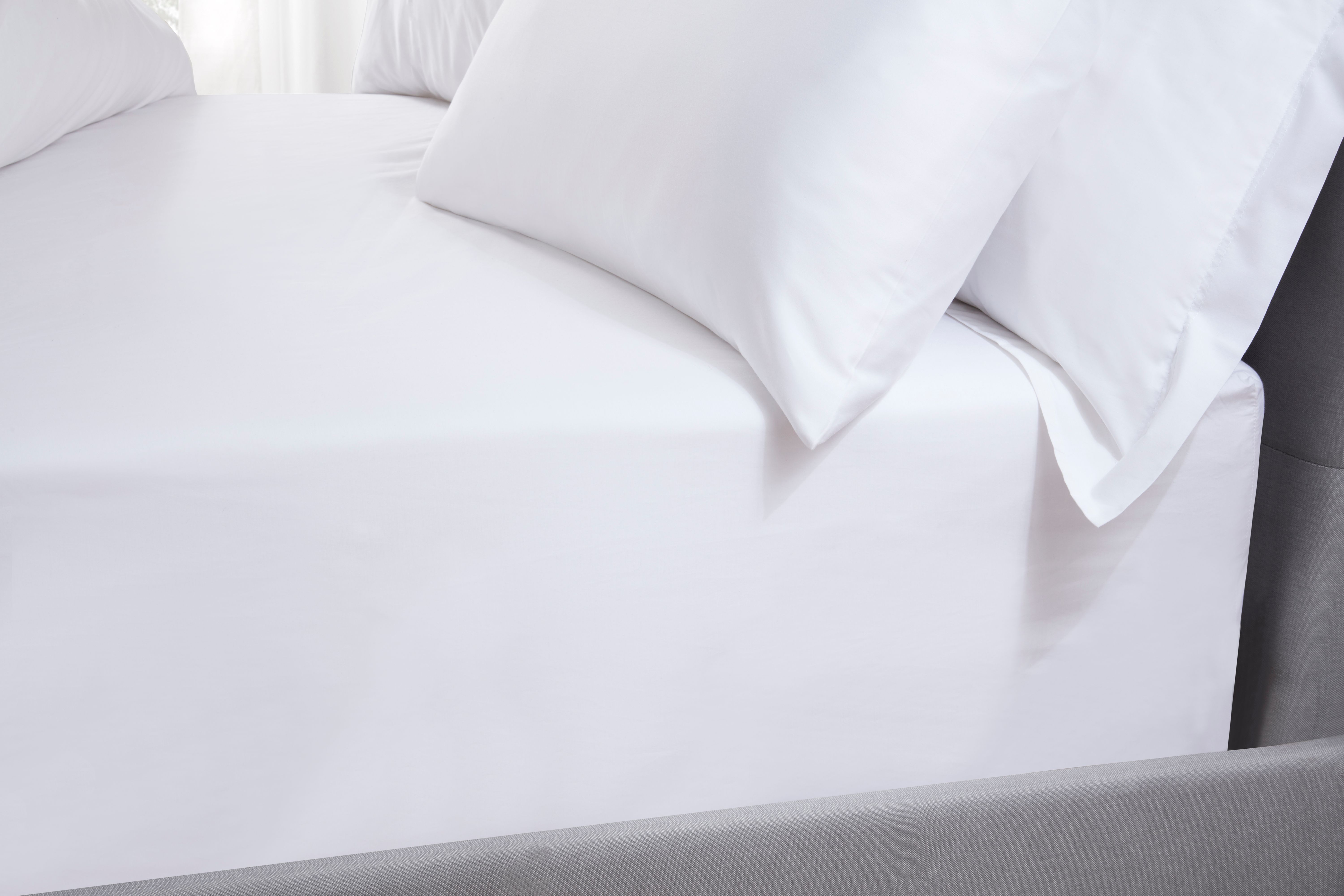 The Linen Consultancy 'TLC 5 Star Hotel Concept' 250TC Cotton Percale Extra Deep Fitted Sheet & Pair of Standard Pillowcases Set