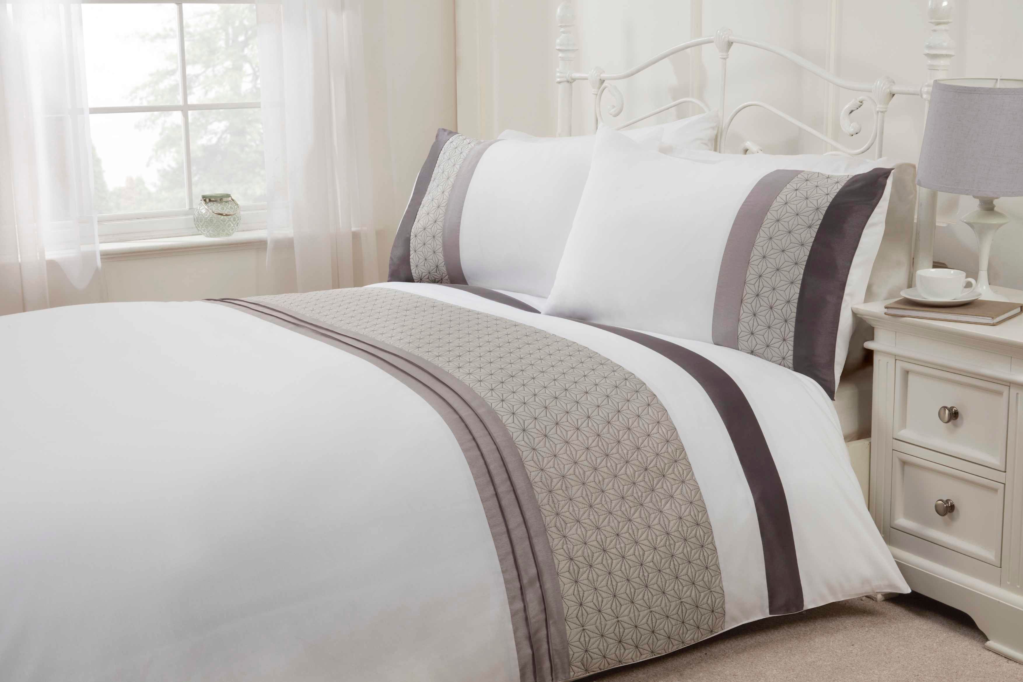 Rapport Home Anise Duvet Cover Set with Pillowcase in Silver