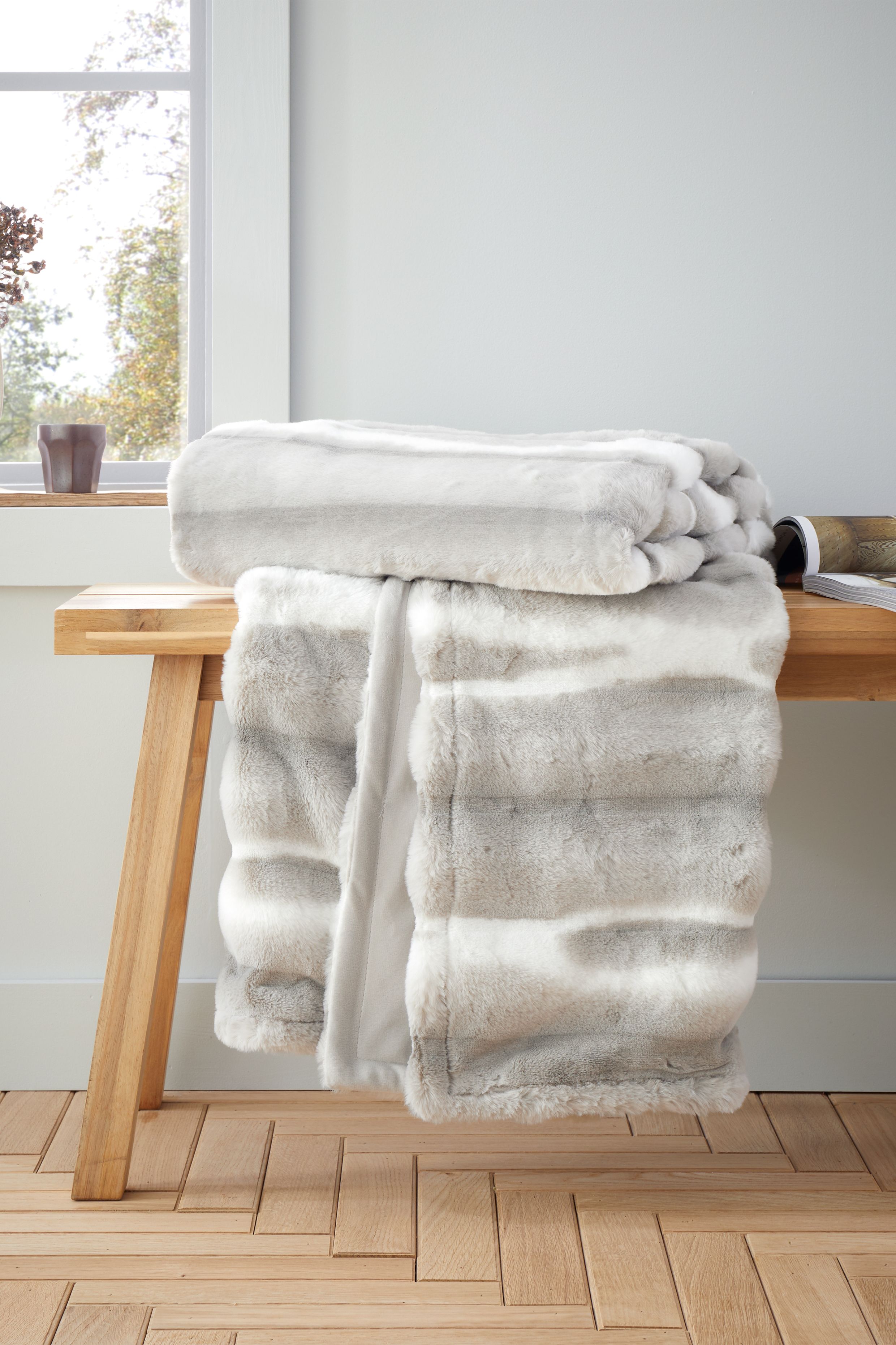 Catherine Lansfield 'Flint' Cosy Faux Fur Blanket Throw in Silver