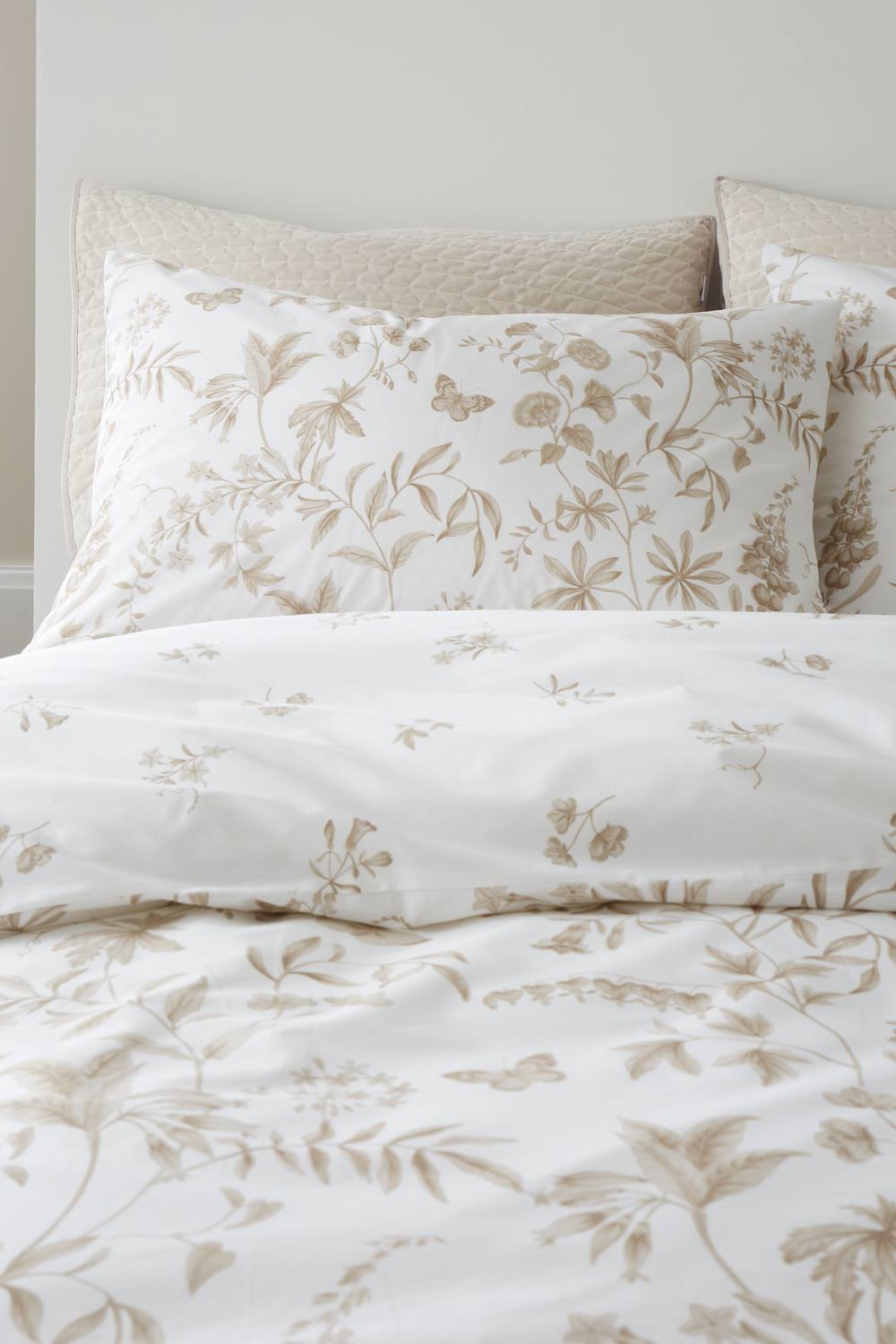 Bianca Thea Floral 200 Thread Count Cotton Reversible Duvet Cover Set in Natural 3