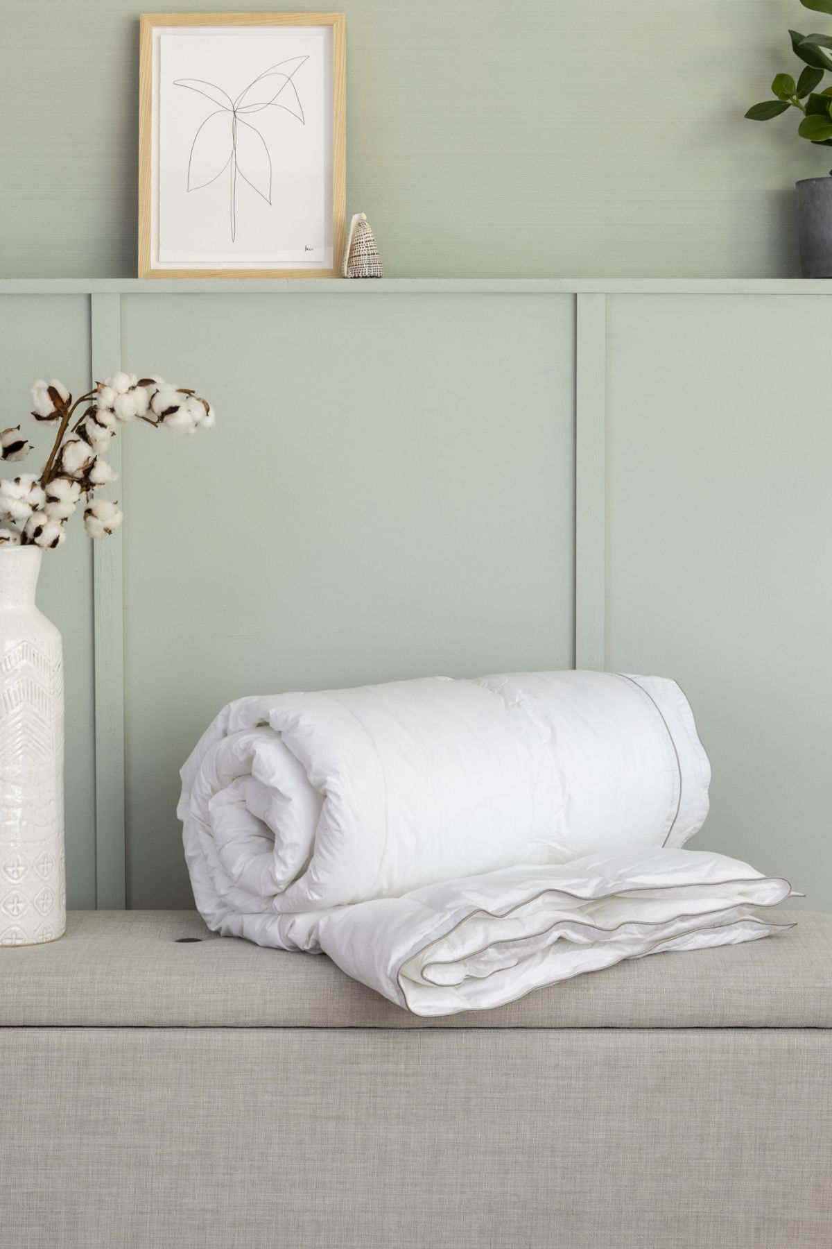Soak&Sleep 4.5 Tog Soft As Down Microfibre Duvet in White 2