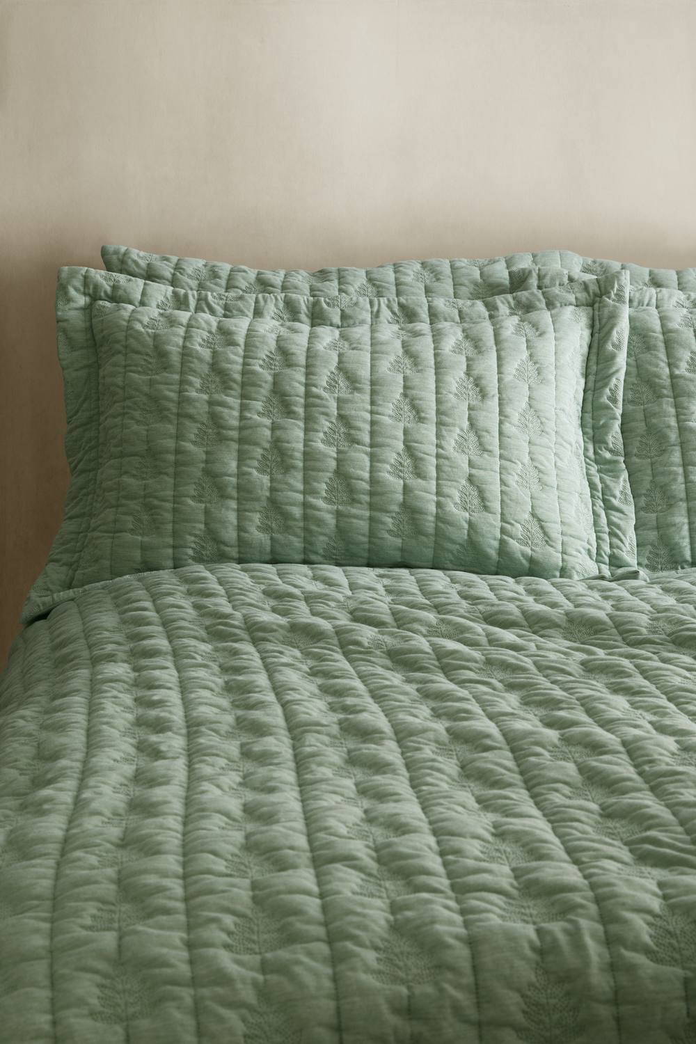 Pineapple Elephant 'Tamba Leaf' Pinsonic Quilted Oxford Pillowcase Pair in Green