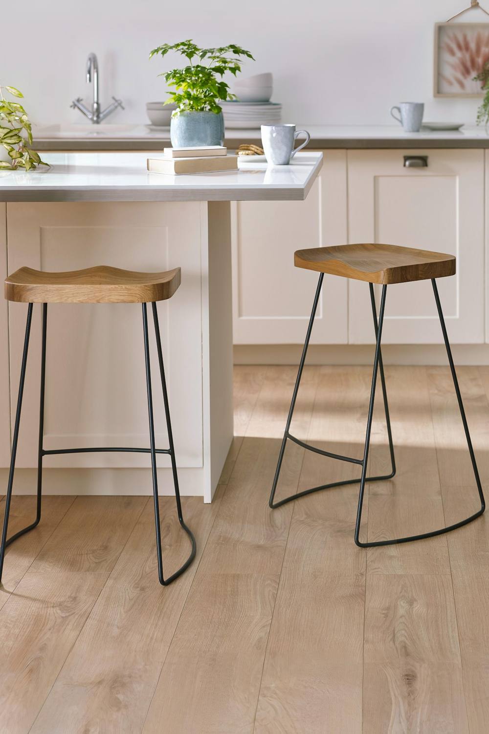 Julian Bowen Travis Bar Stool (Set of 2) in Light Oak