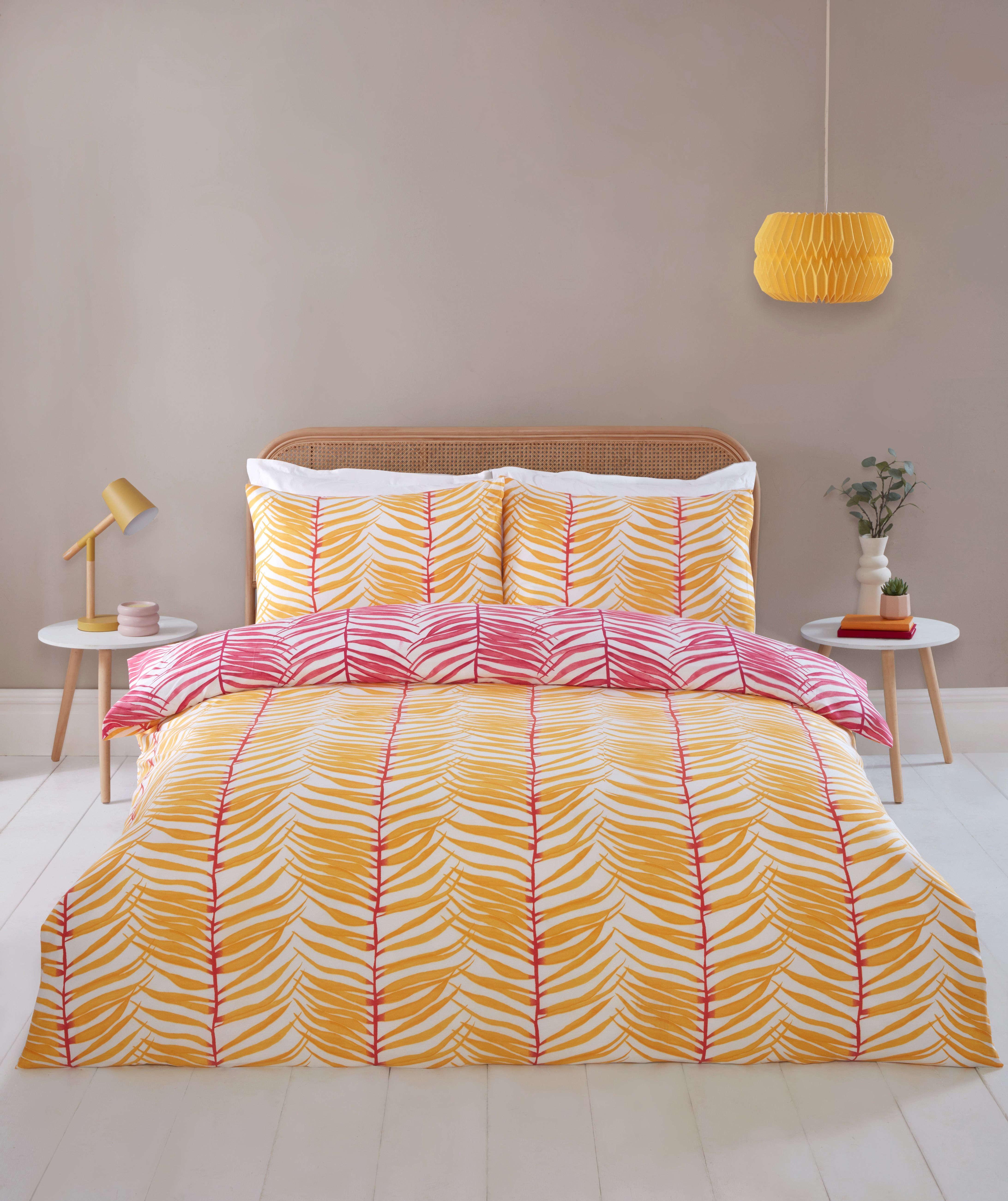 Rapport Home Tropical Trails Polyester Reversible Duvet Cover Set with Pillowcase in Yellow