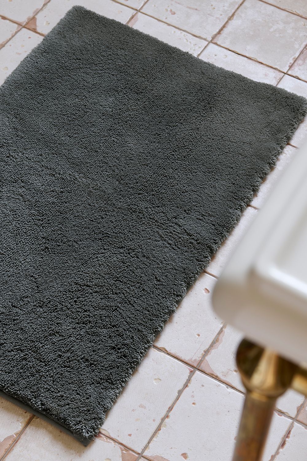 CHRISTY Deep Pile Luxury 100% Cotton 2444GSM Non Slip Bath Rugs in Dark Grey