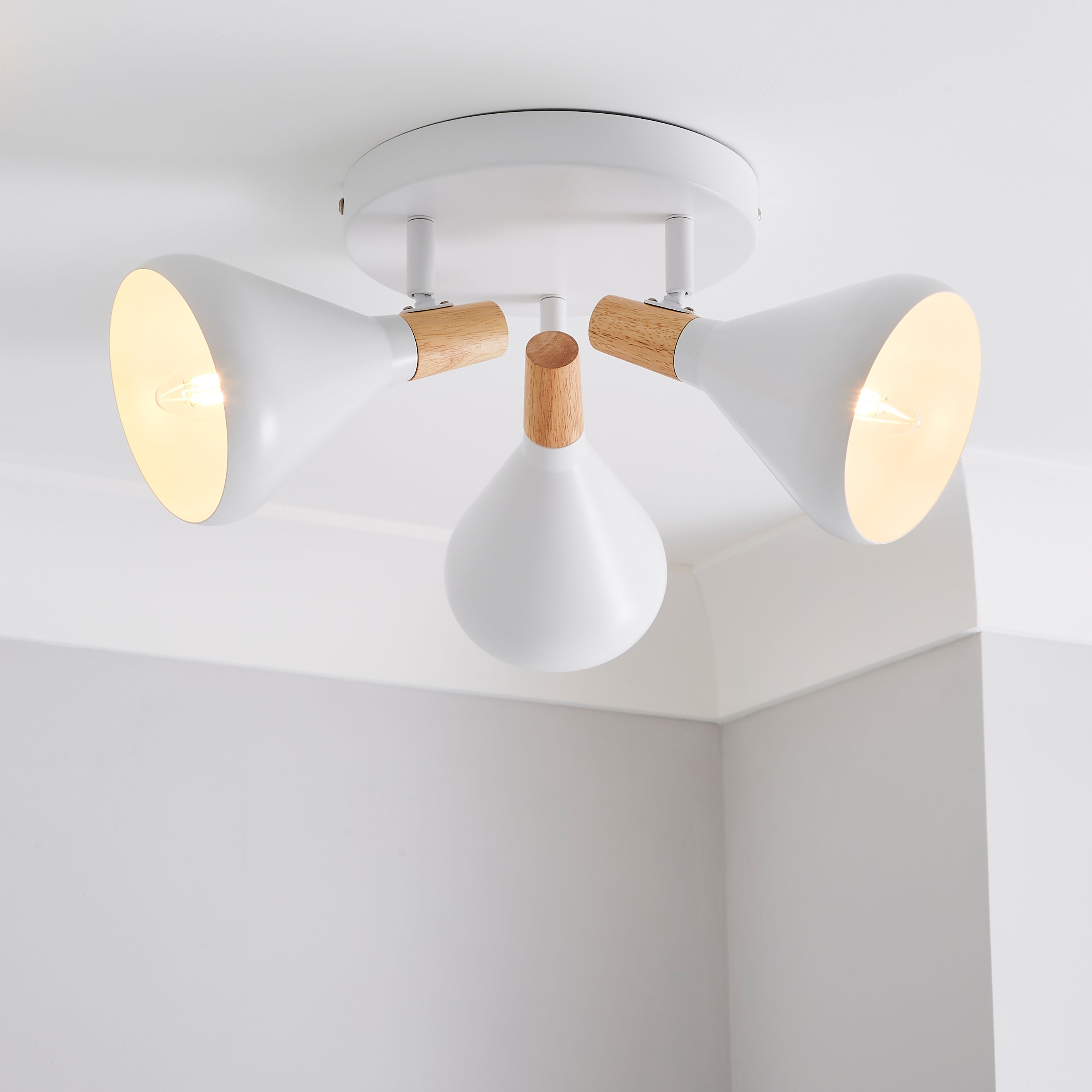 Wolston 3 Light Spotlight White