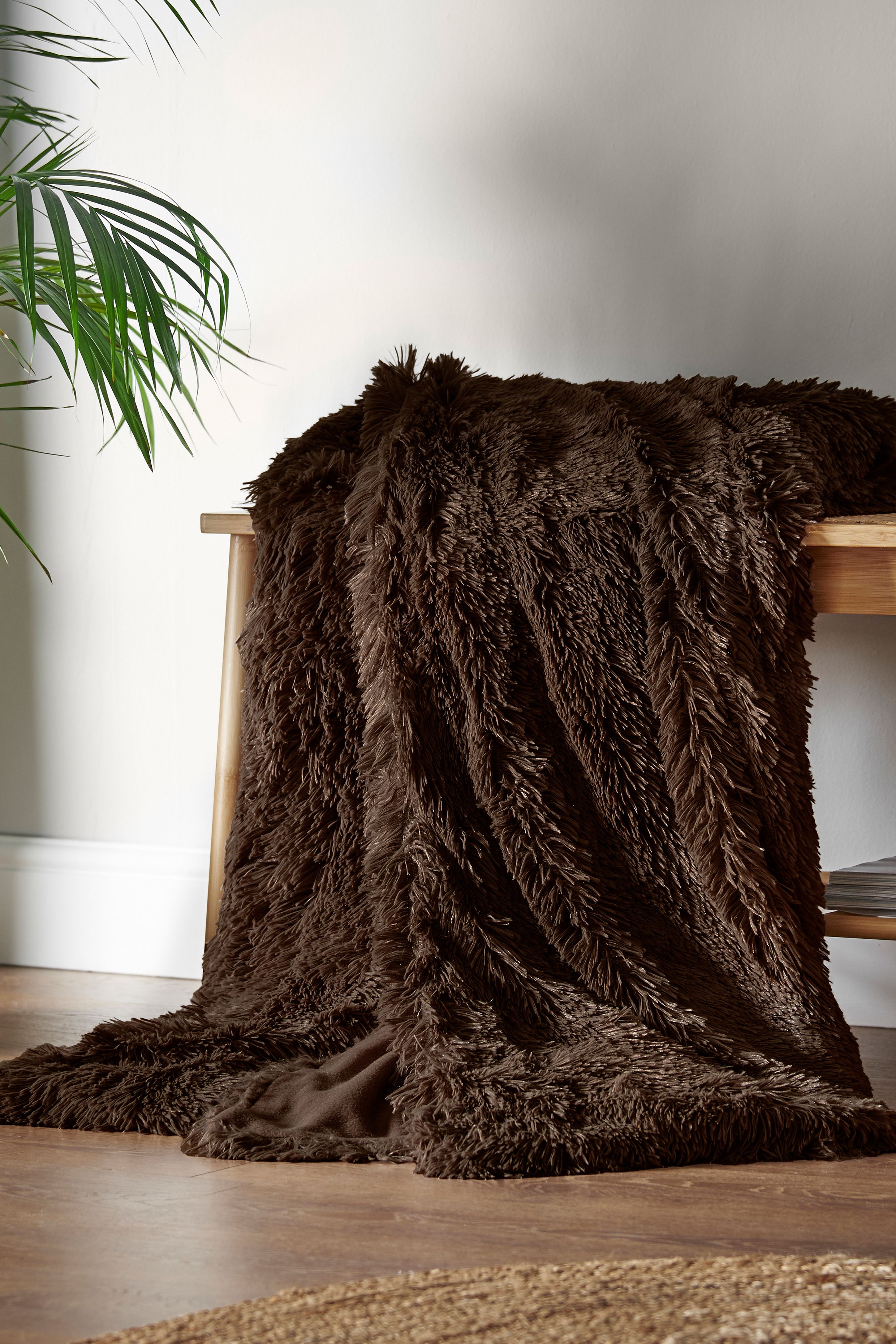Catherine Lansfield 'Cuddly' Blanket Throw in Chocolate