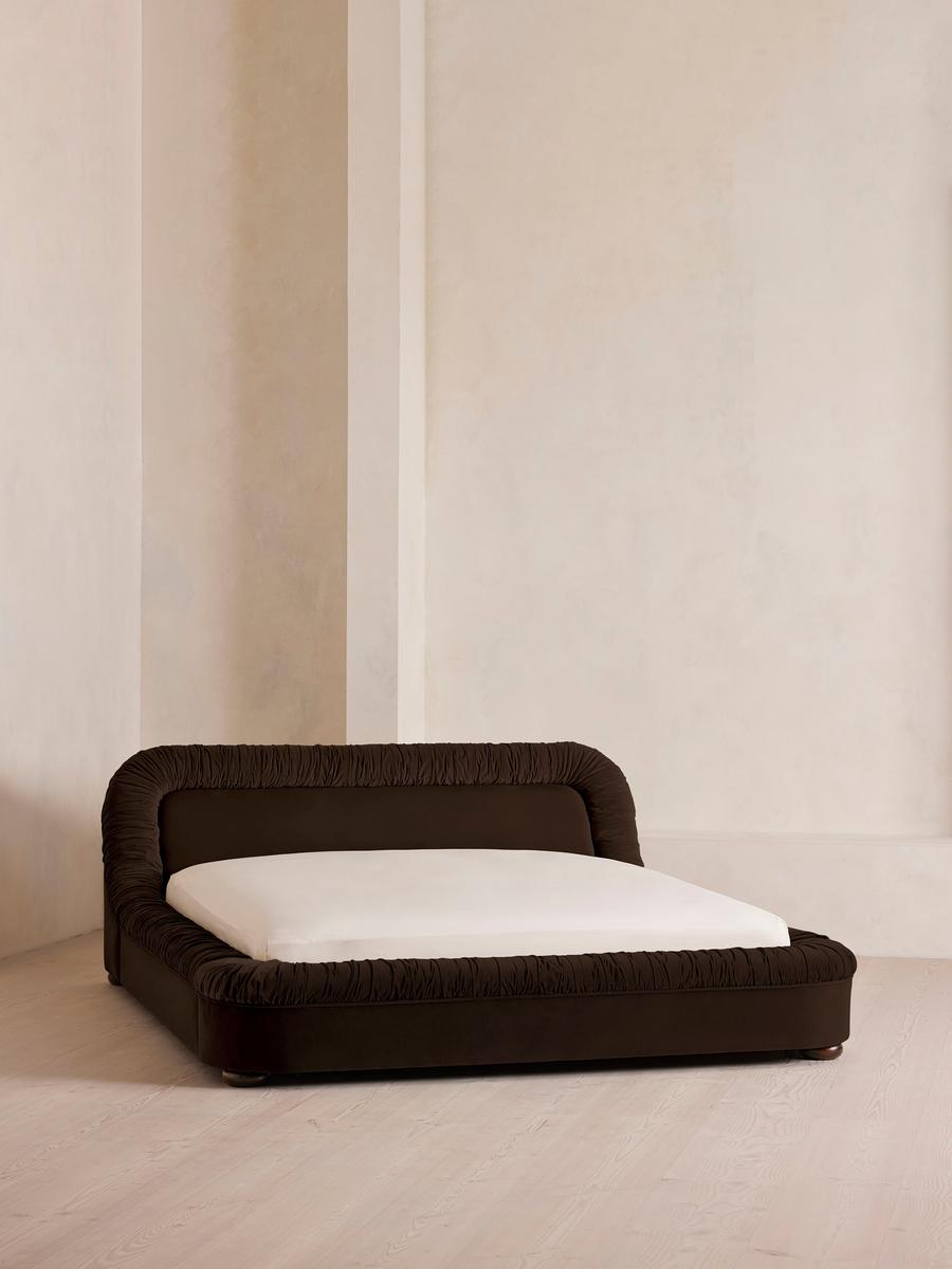 Vara Bed, Emperor, Velvet, Chocolate