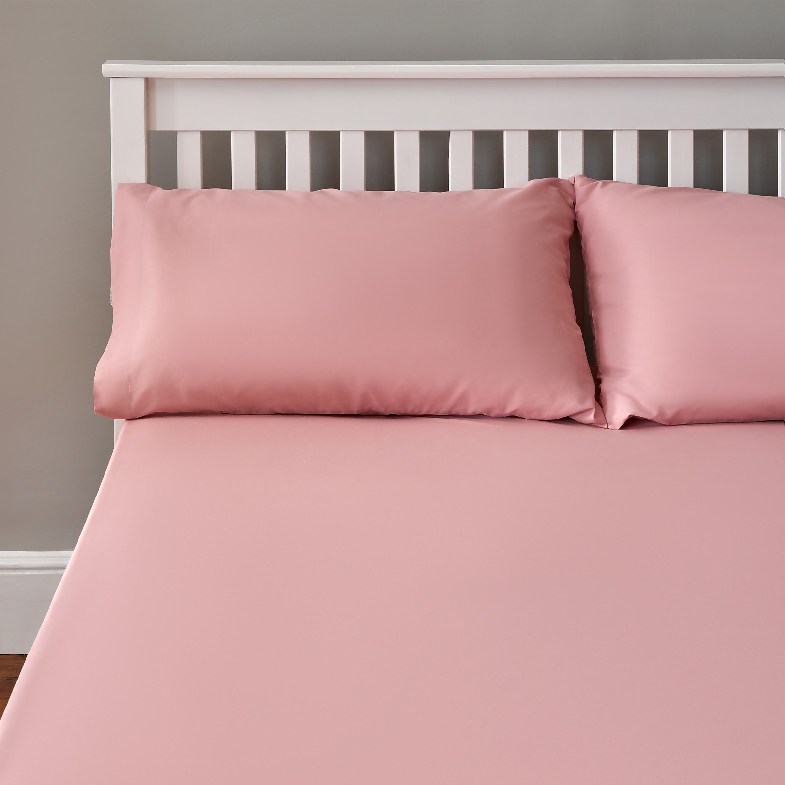 The Willow Manor Easy Care Percale King Fitted Sheet - Light Pink