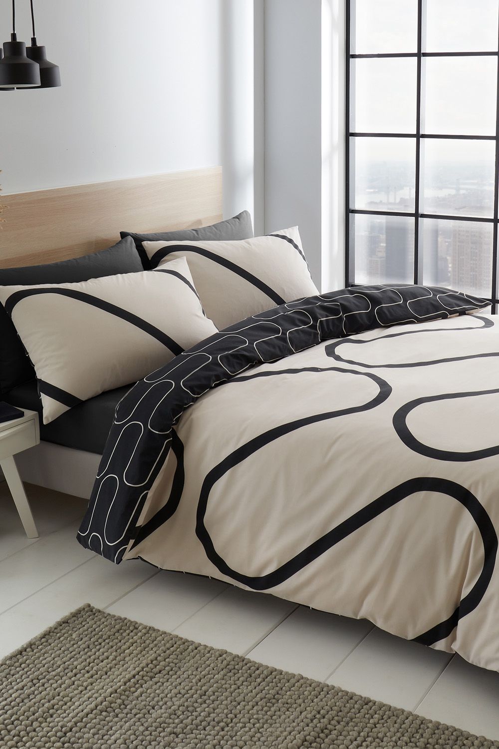 Catherine Lansfield 'Linear Curve Geometric' Duvet Set in Black