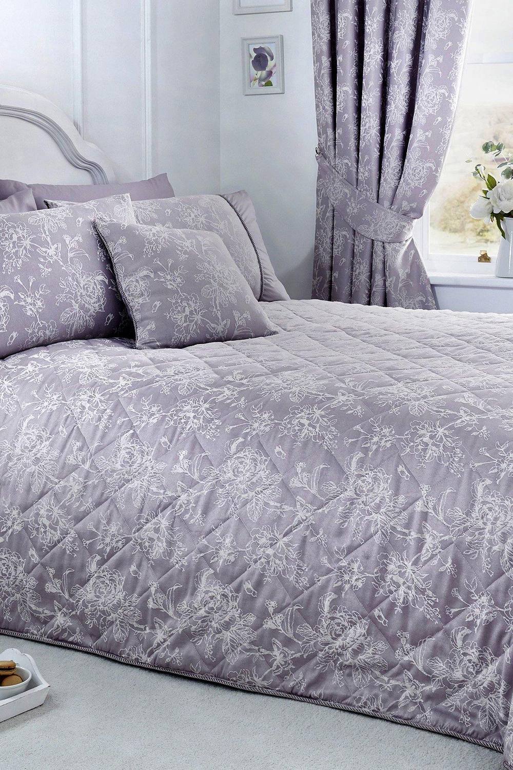 Dreams & Drapes 'Jasmine' Elegant Floral Jacquard Quilted Bedspread in Lavender