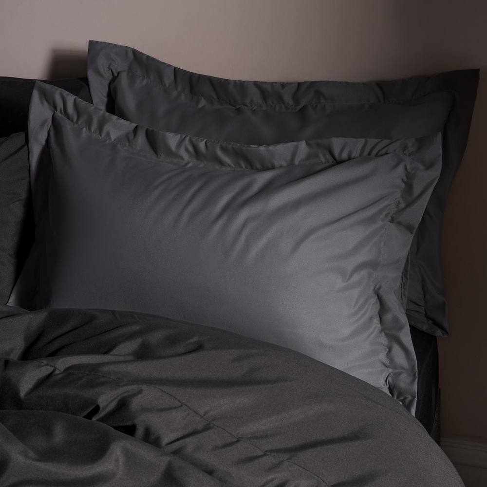 OHS 2 x Plain Dyed Oxford Pillowcases Soft Microfibre Pillow Cover Set in Charcoal