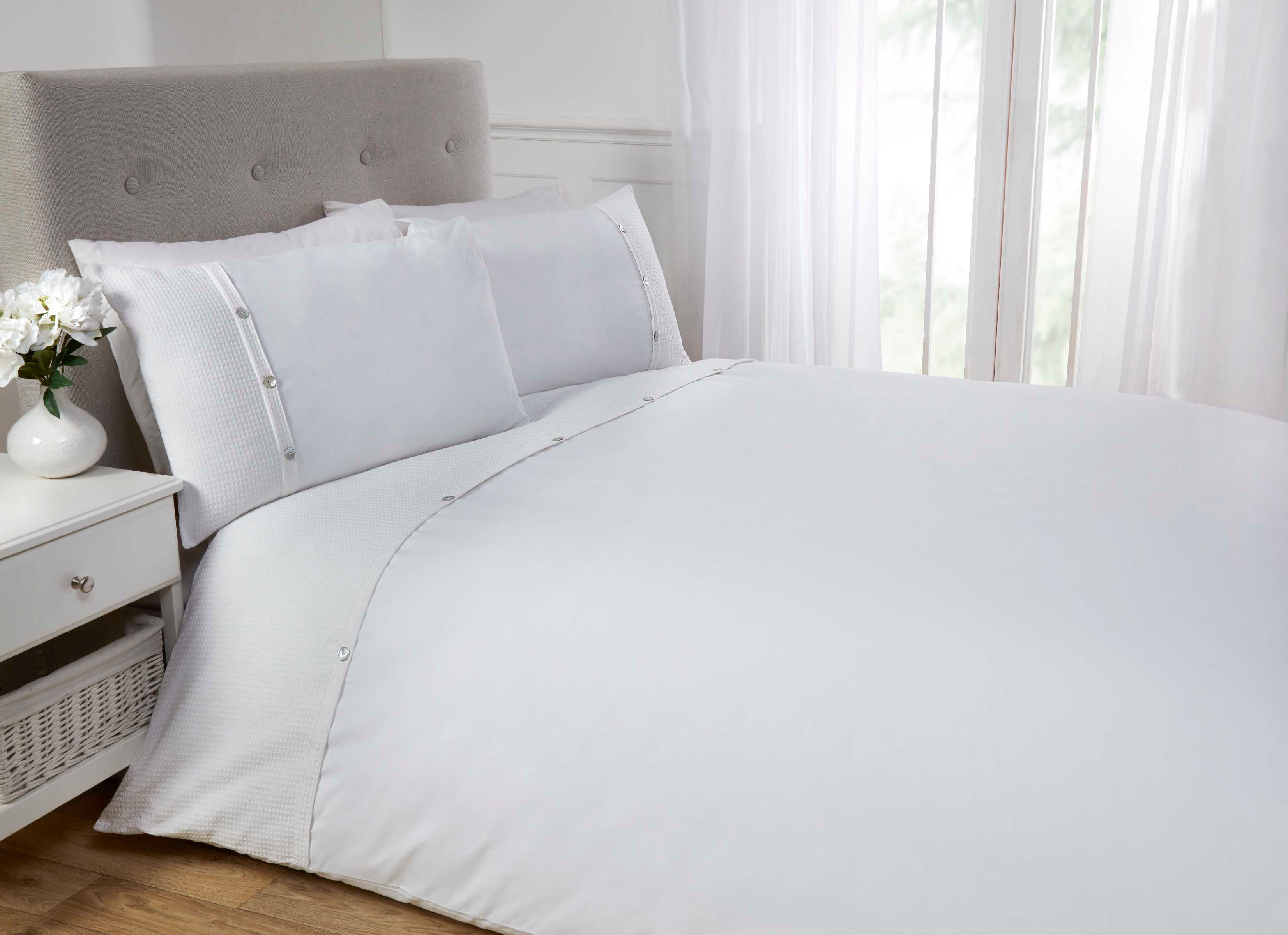 Rapport Home 5th Avenue Polycotton Duvet Cover Set With Pillowcase in White